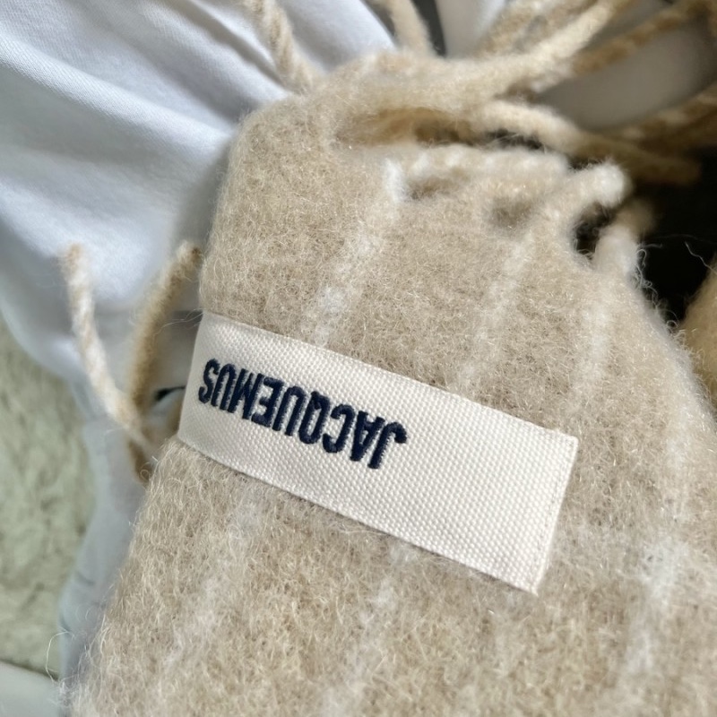 Jacquemus L’echarpe Carro Le Chouchou Jacquard Check Muffler Beige 착용 스타일