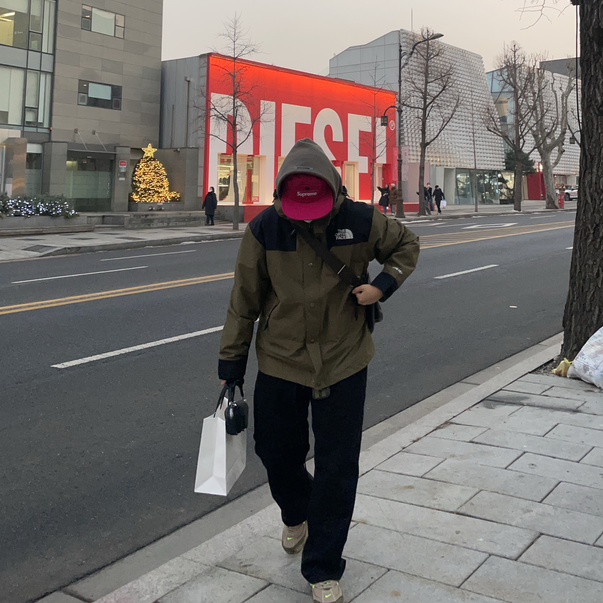 Supreme Snap Pocket Camp Cap Dark Magenta - 23FW, Apple AirPods Max Lightning Space Gray (Korean Ver.) 착용 스타일 - 4