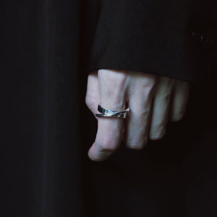 Werkstatt:Munchen Ring Flat Crossed Sterling Silver - 24SS 착용 스타일 - 2