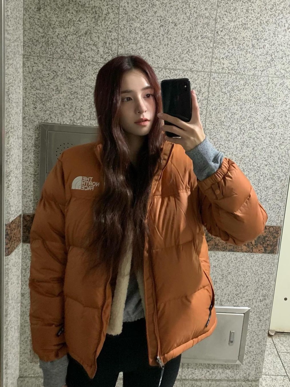 The North Face 1996 Water Shield Nuptse Jacket Beige Brown, (W) The North Face 1996 Eco Nuptse Jacket Mandarin Orange 착용 스타일 - 3