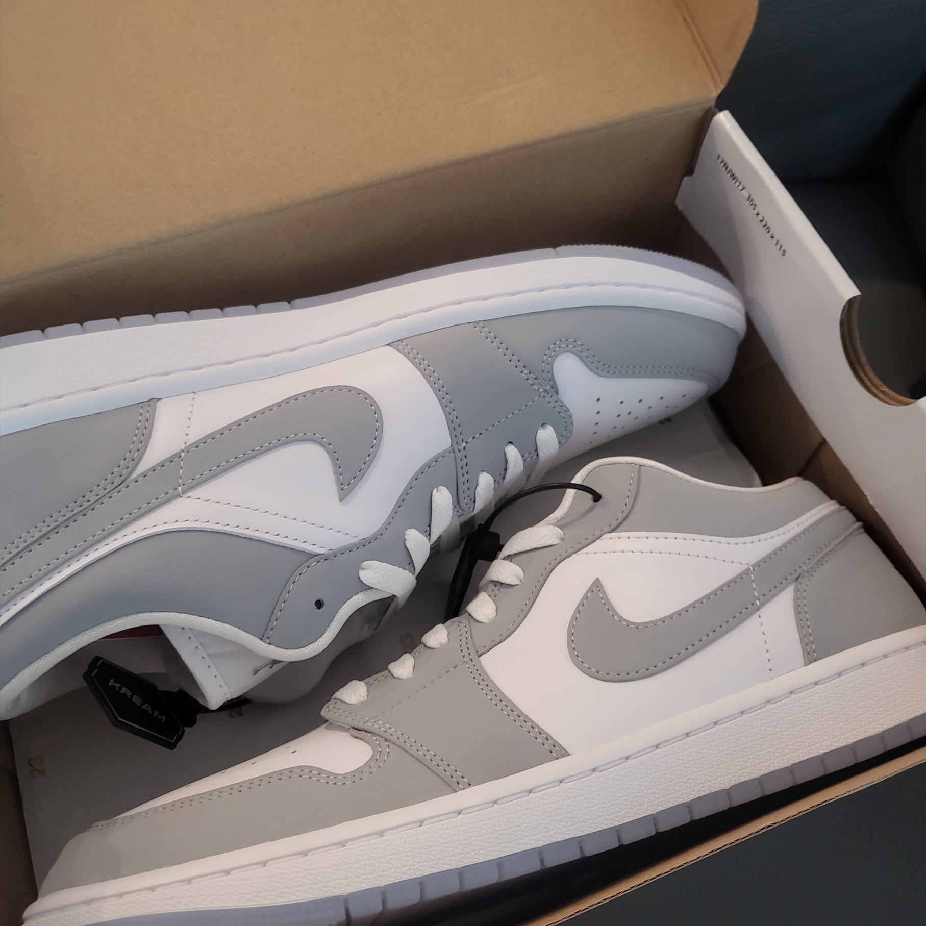 (W) Jordan 1 Low White Wolf Grey 착용 스타일