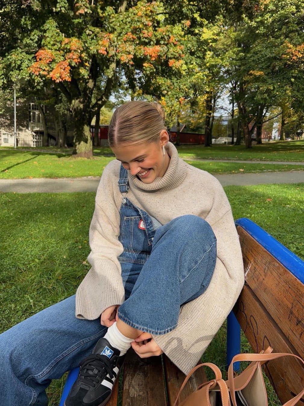 En Or Women Lambs Wool Round Knit Blue, Auralee Milled French Merino Rib Knit Turtle Ivory White - 23AW 착용 스타일 - 5