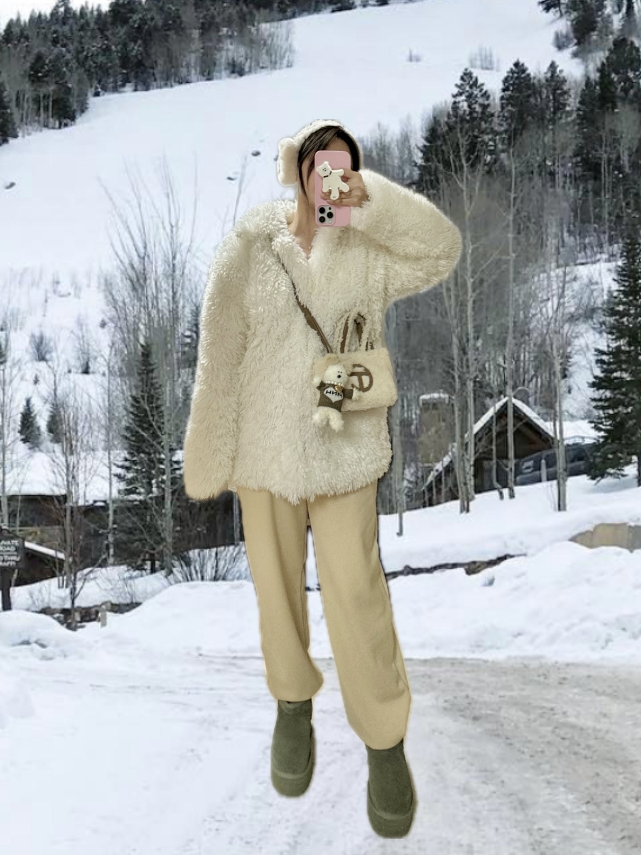 (W) UGG Classic Ultra Mini Platform Boots Moss Green, Margesherwood Wood Keyring White 착용 스타일
