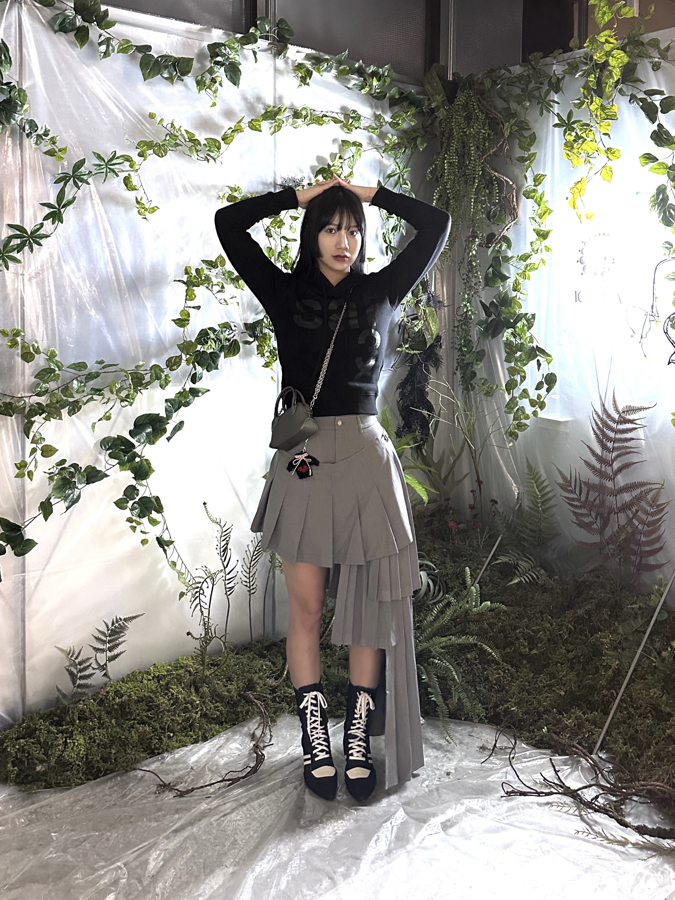 [KREAM 단독] Safarispot Women 1/2 Basic Safari Hoodie Black 착용 스타일