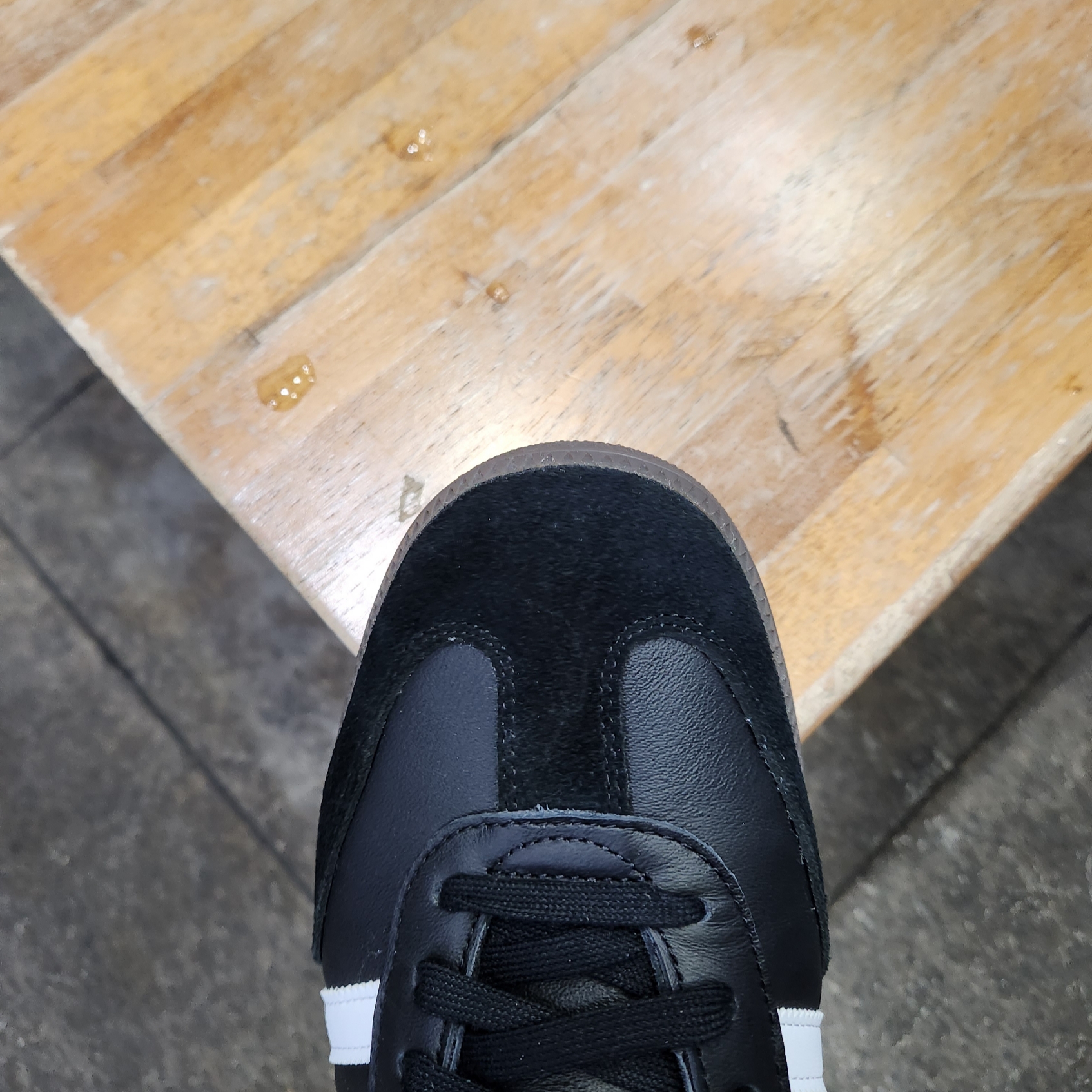 Adidas Samba OG Black White Gum 착용 스타일 - 2