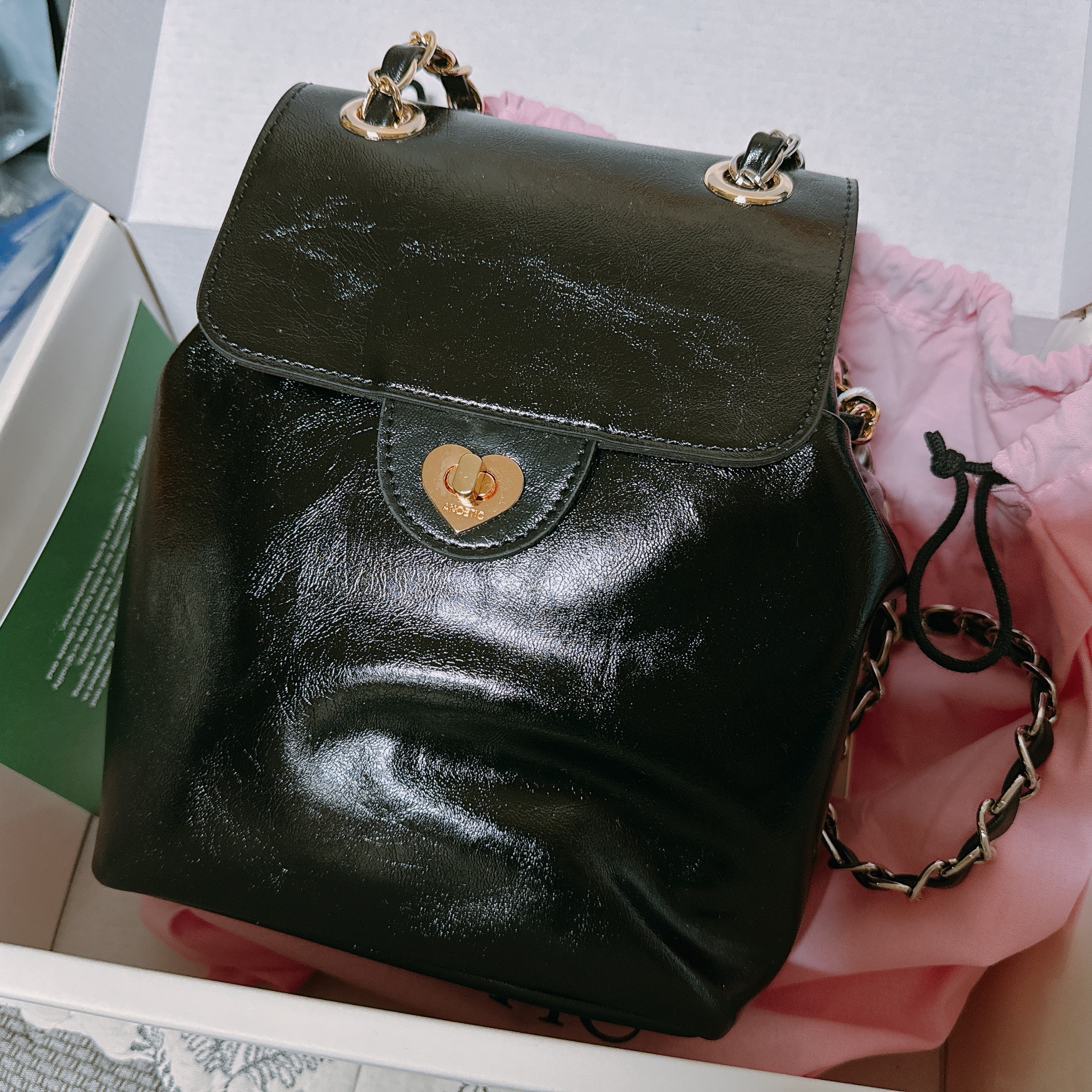 [KREAM 단독] Anoetic Heart Classic Backpack with Keyring Black 착용 스타일 - 2