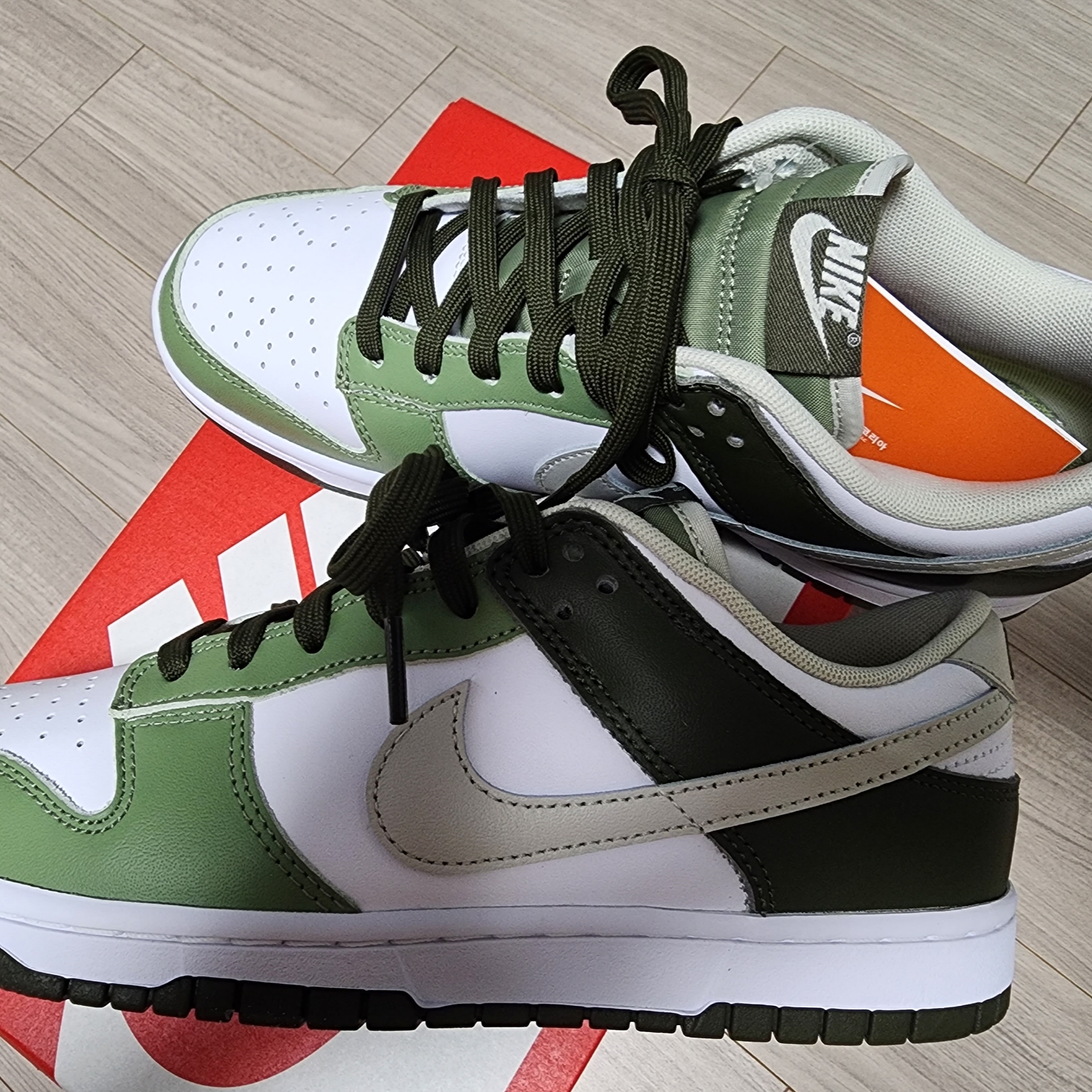 Nike Dunk Low Oil Green 착용 스타일