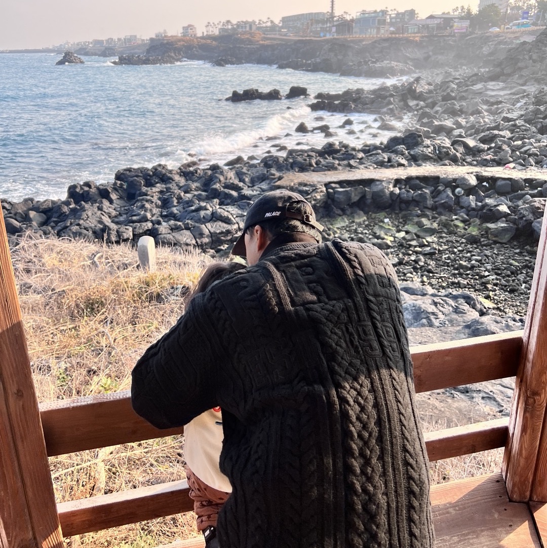 Supreme Applique Cable Knit Sweater Black - 23FW, Palace P 6-Panel Cap Black - 23FW 착용 스타일