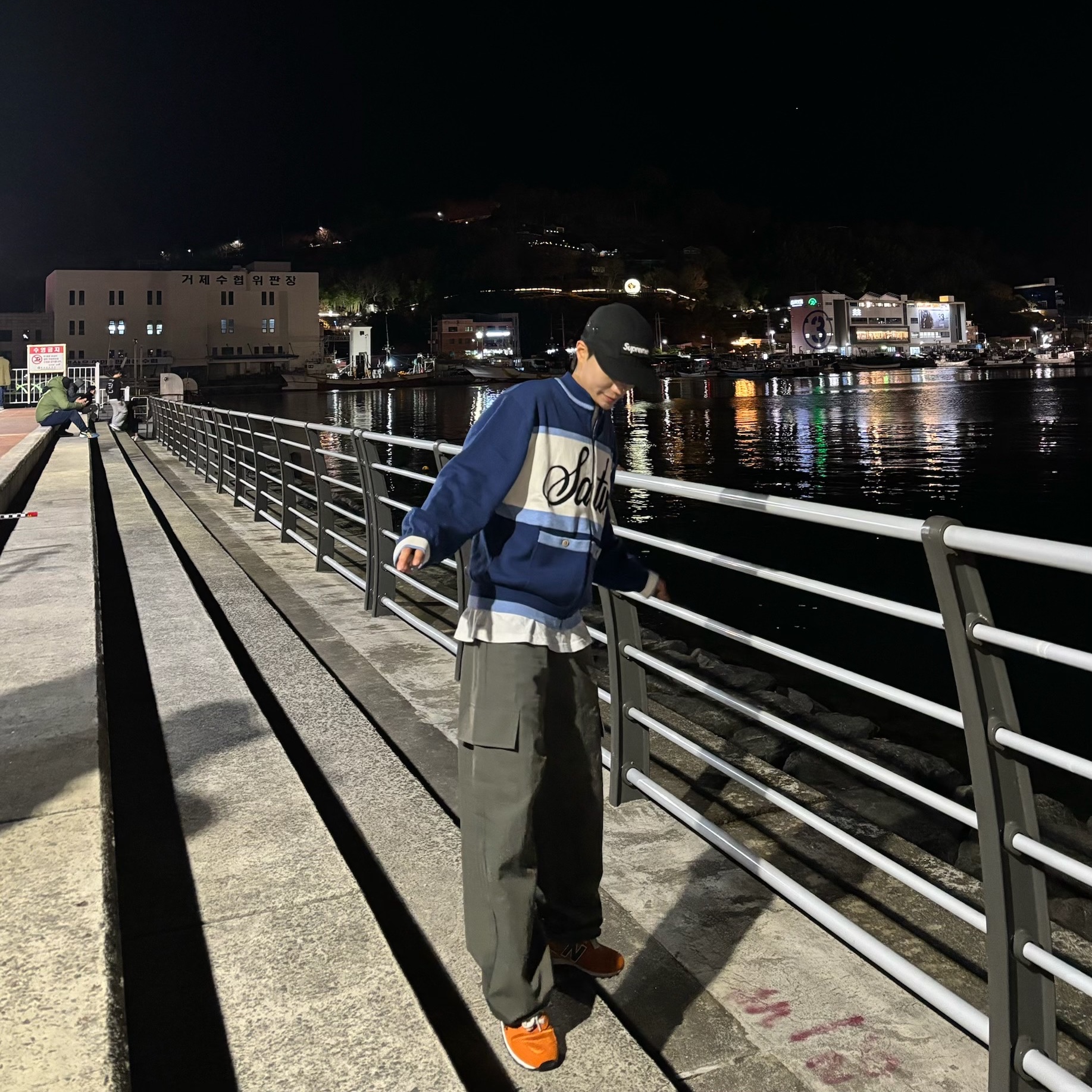 Supreme Washed Chino Twill Camp Cap Black, New Balance 574 Heritage Orange Burst White 착용 스타일 - 1