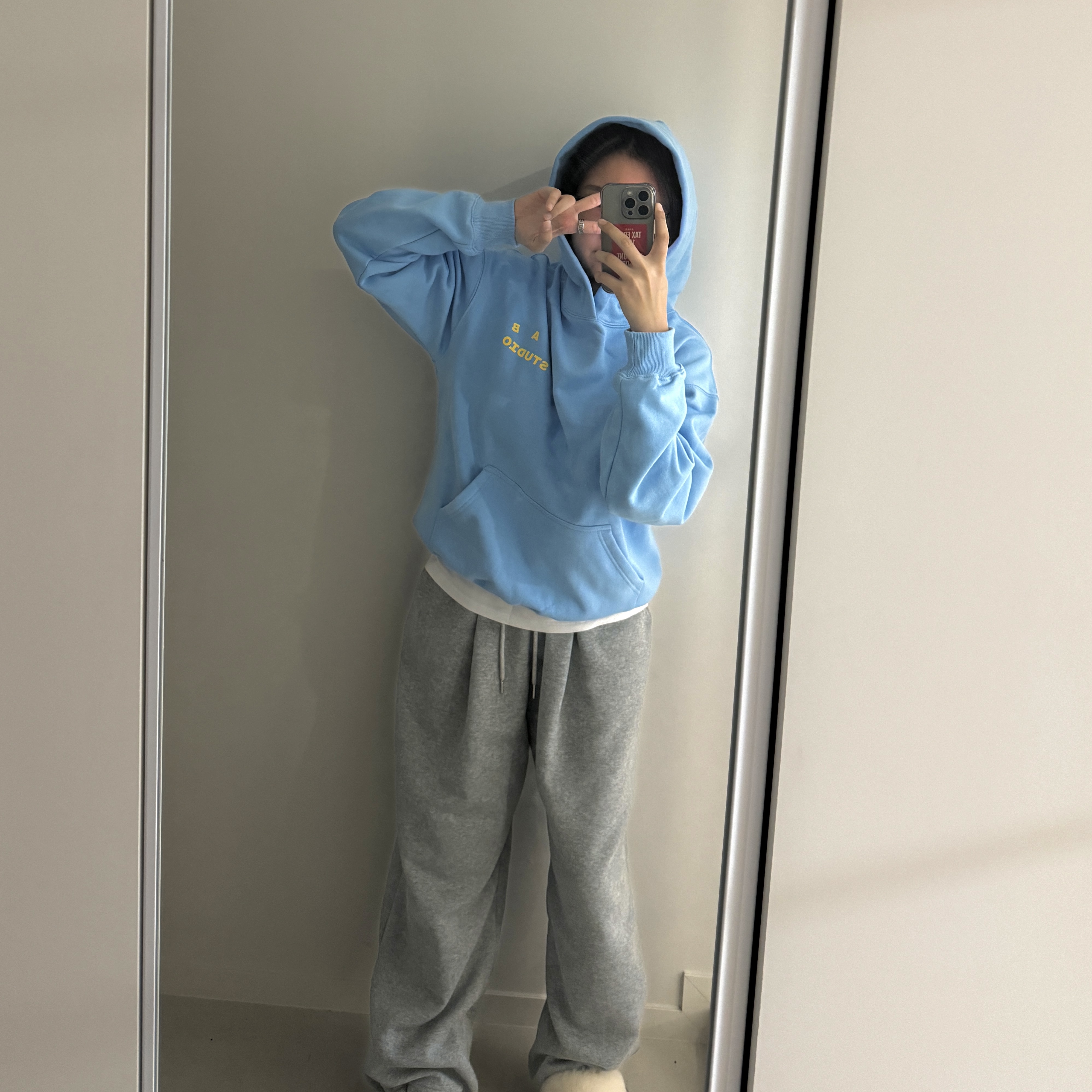 IAB Studio Hoodie Sky Blue Lemon 착용 스타일