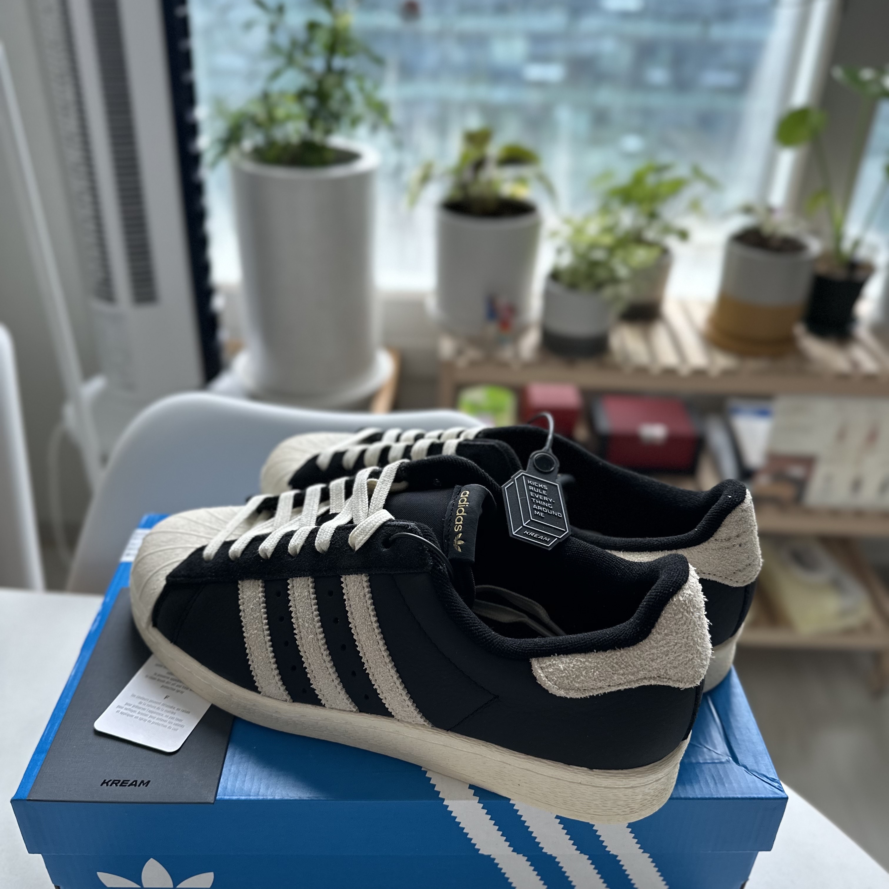Adidas Superstar 82 Black White 착용 스타일