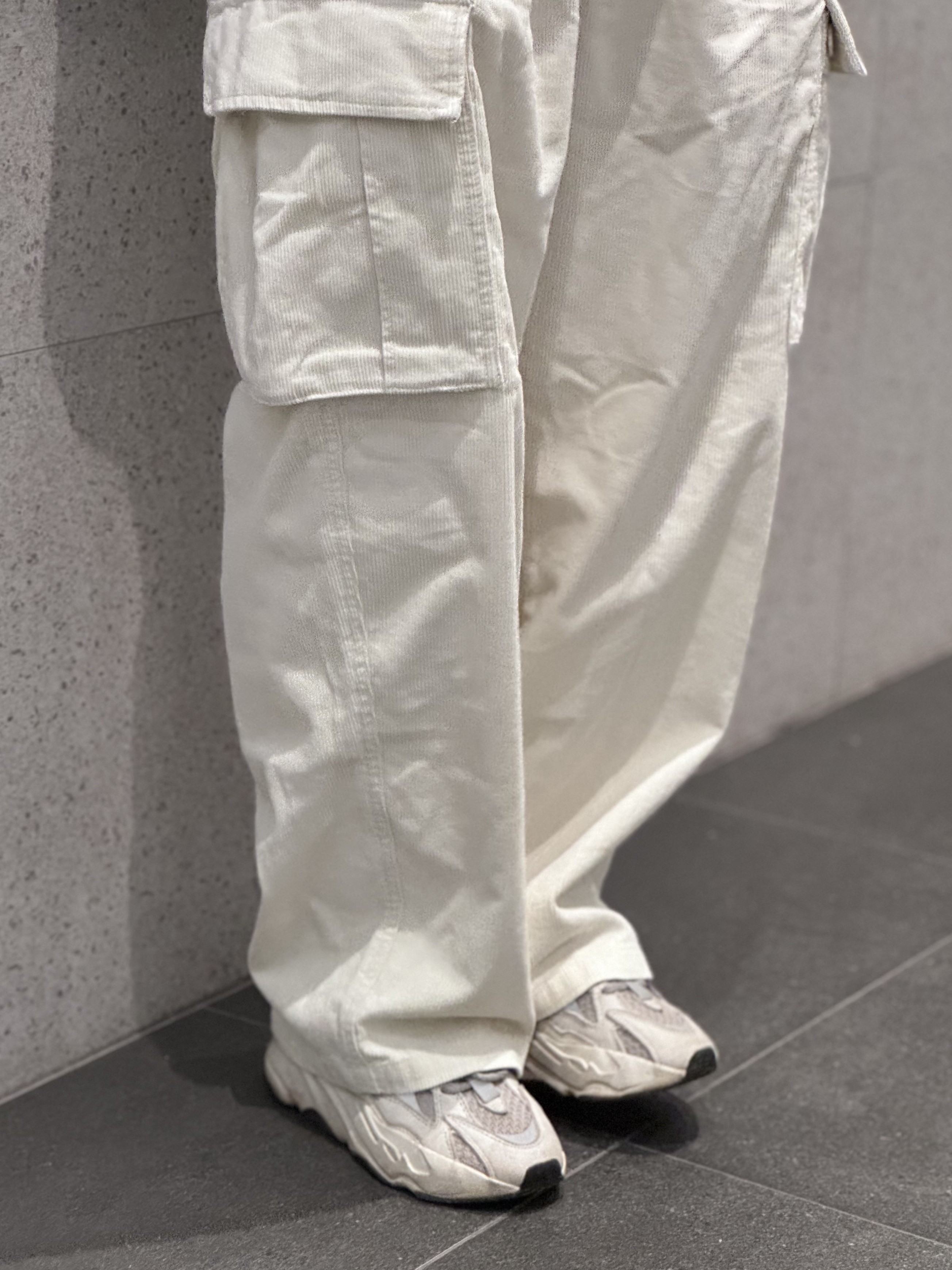 Adidas Yeezy Boost 700 V2 Static 2018 착용 스타일 - 4