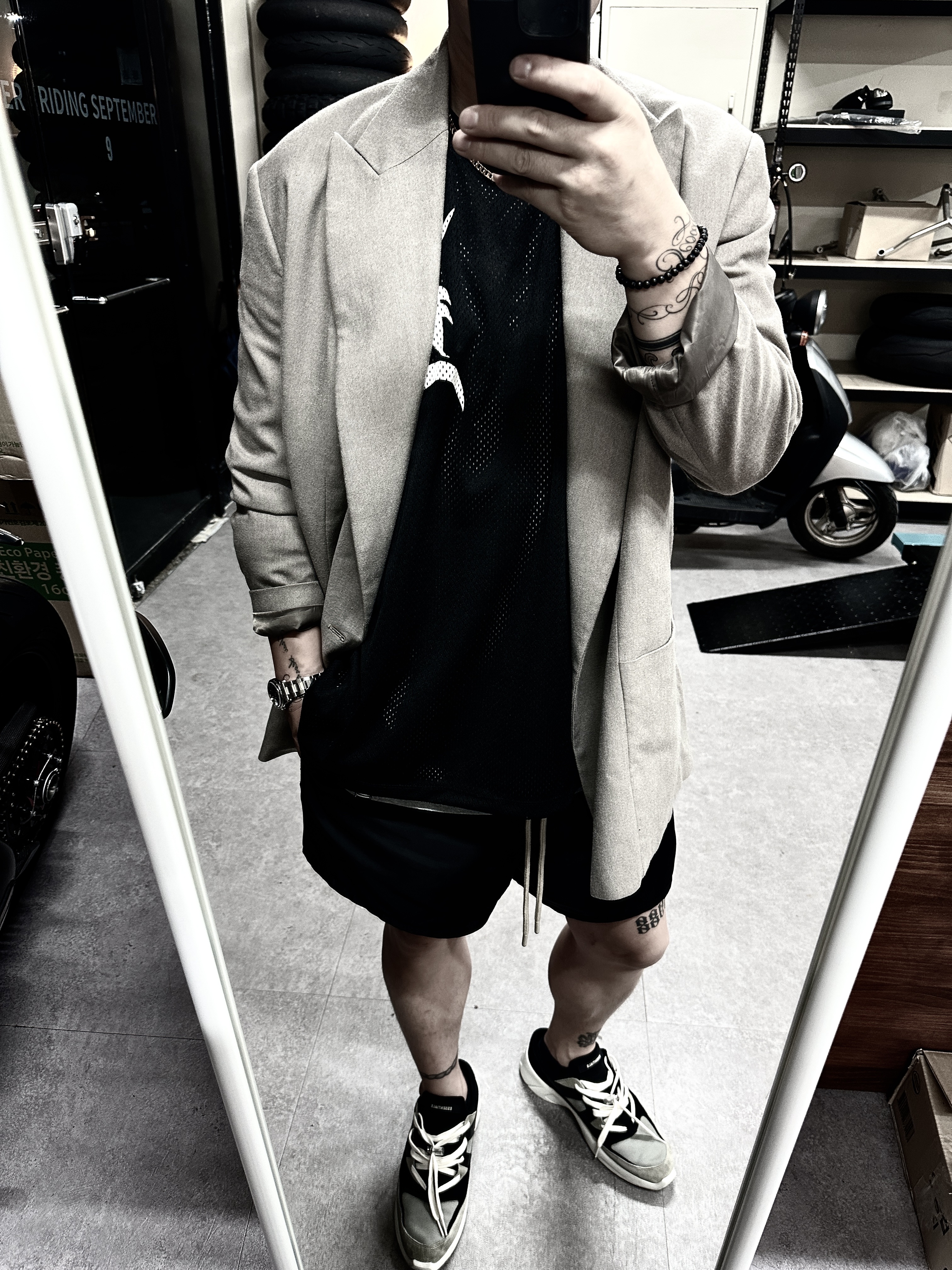 Essentials Sweatshort Jet Black - 23FW 착용 스타일