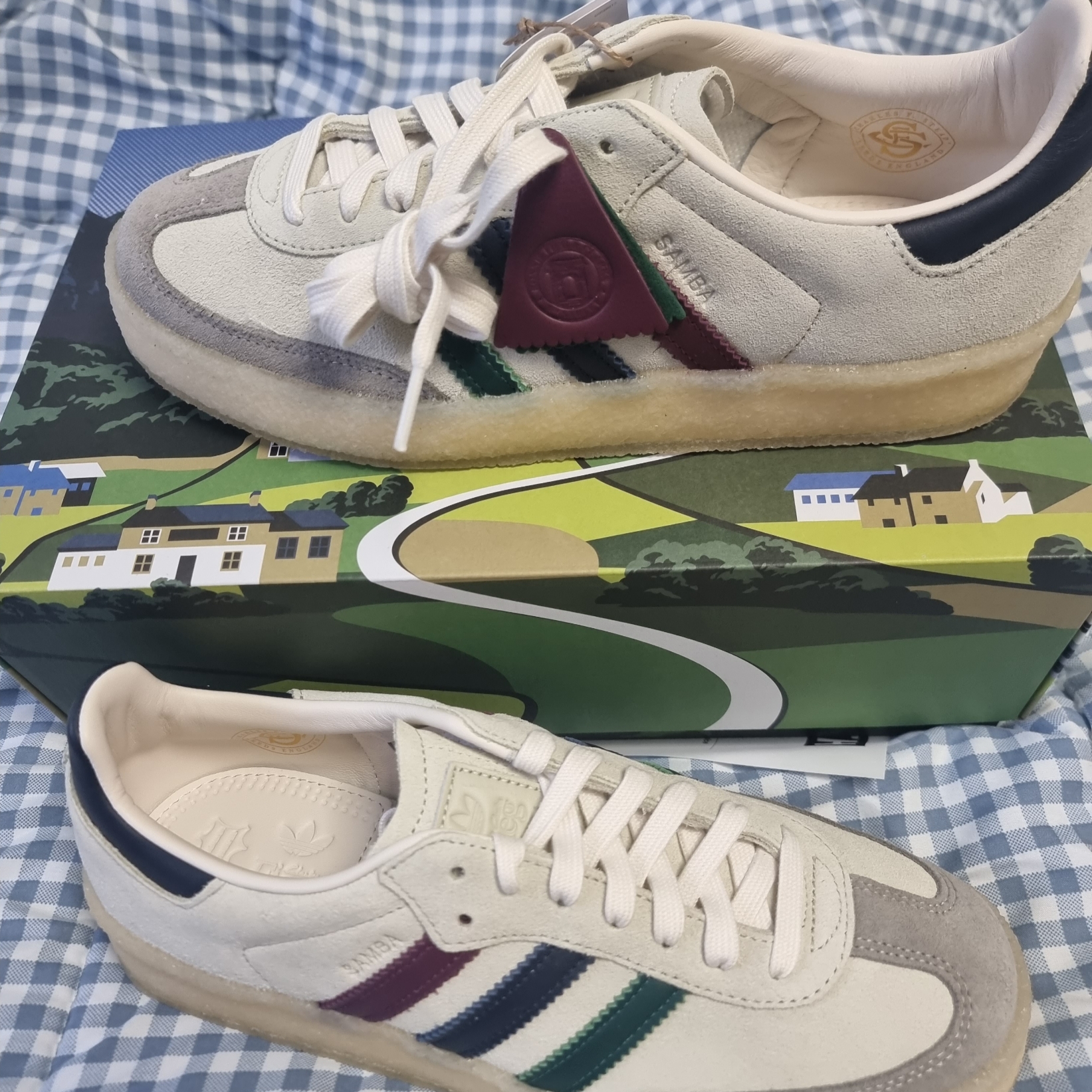 Adidas x Clarks x Ronnie Fieg 8th Street Samba Chalk White Collegiate Green 착용 스타일 - 4