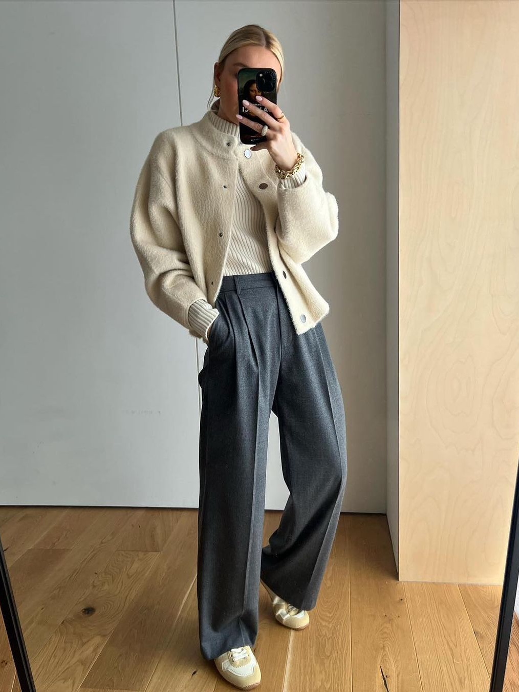 (W) Bohemian Seoul Folded Wide Slacks Charcoal 착용 스타일 - 4