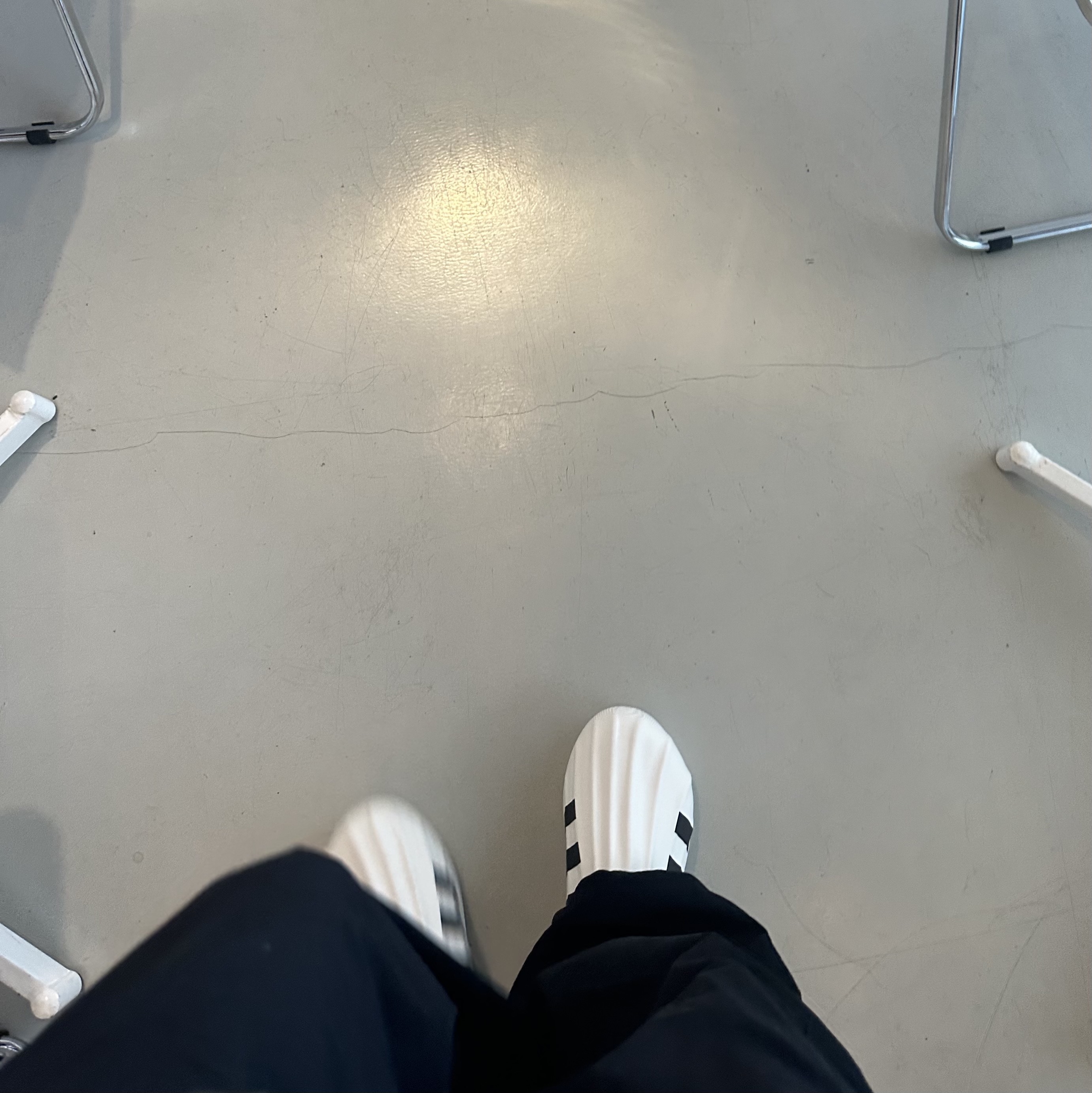 Adidas Adifom Superstar Core White 착용 스타일