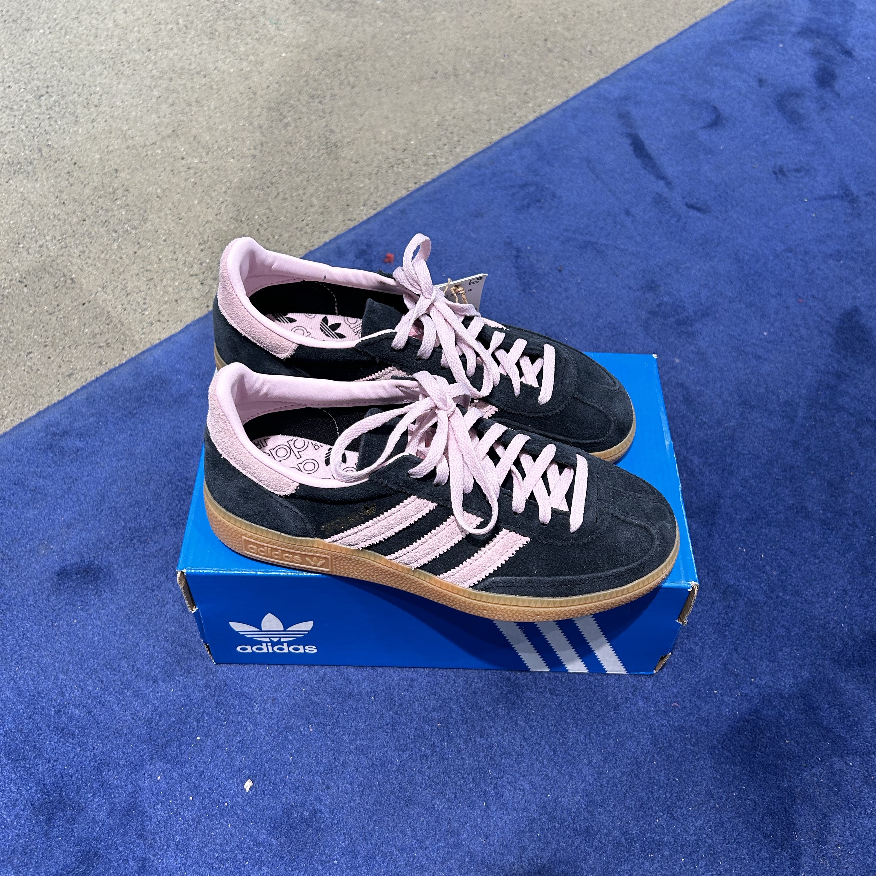 (W) Adidas Spezial Handball Core Black Clear Pink 착용 스타일