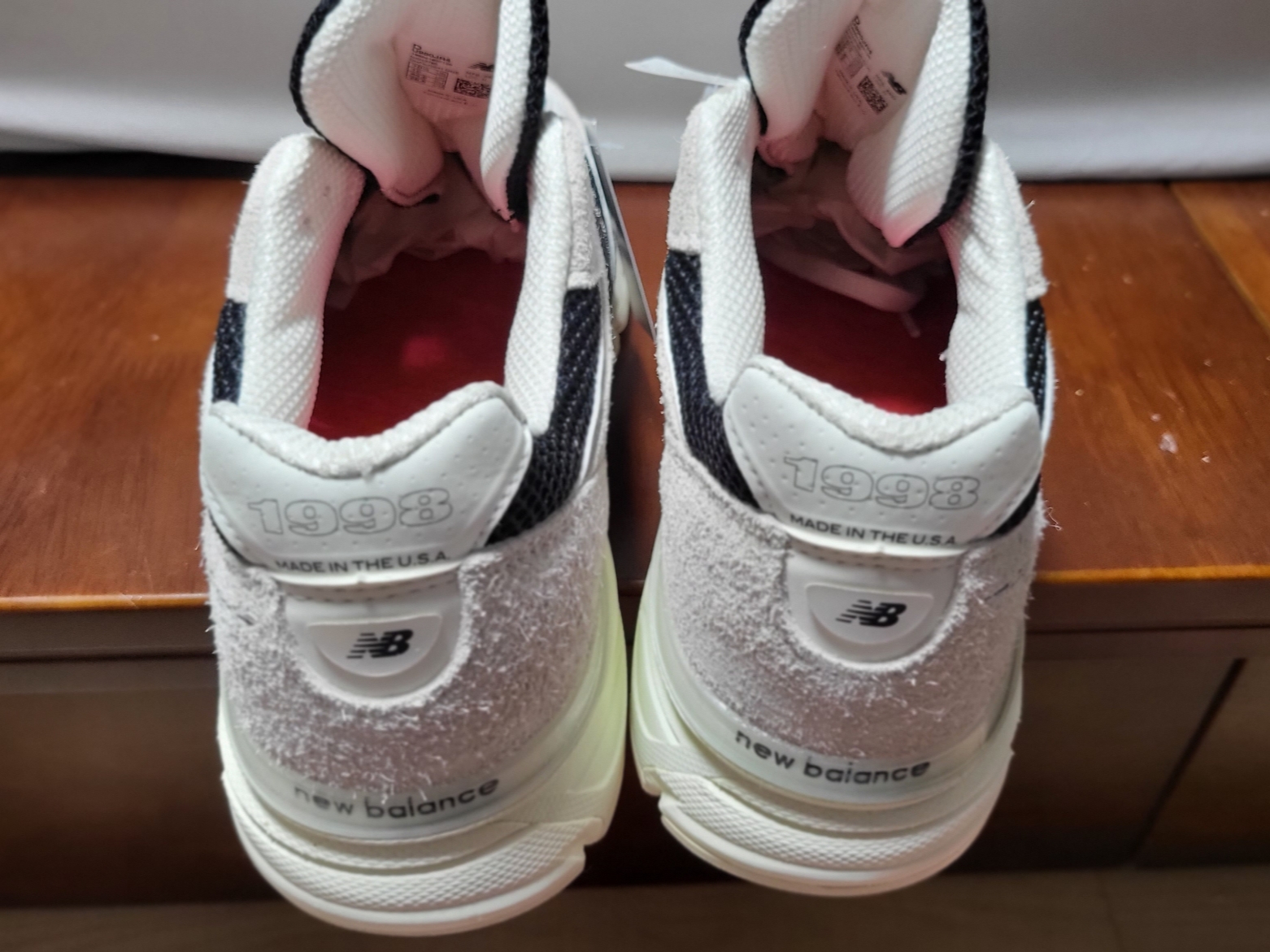New Balance x Joe Freshgoods 990v4 Made in USA White Black 착용 스타일 - 2