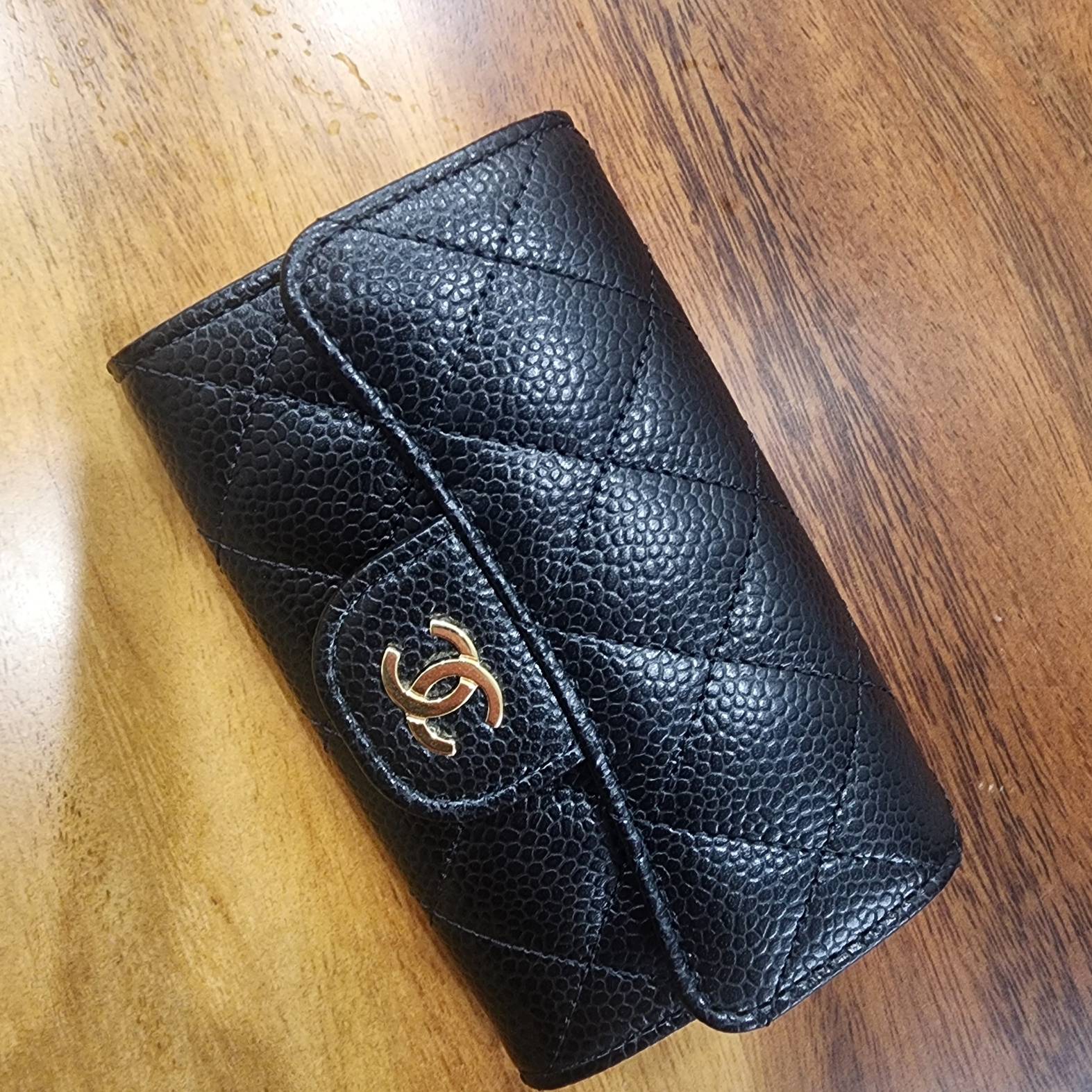 Chanel Classic Card Holder Grained Calfskin & Gold Black 착용 스타일