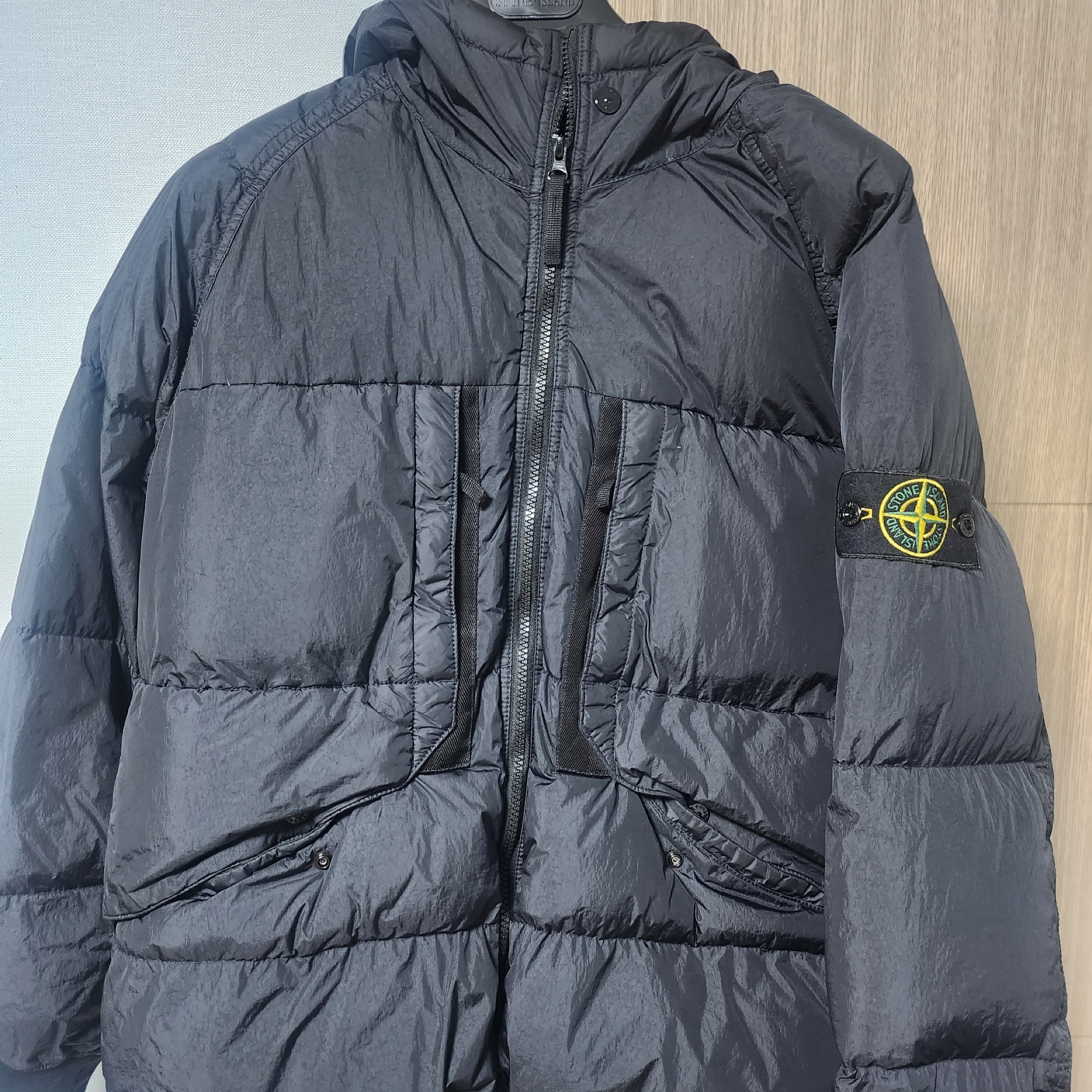 Stone Island 40723 Garment Dyed Crinkle Reps Recycled Nylon Hooded Down Jacket Black - 23FW 착용 스타일