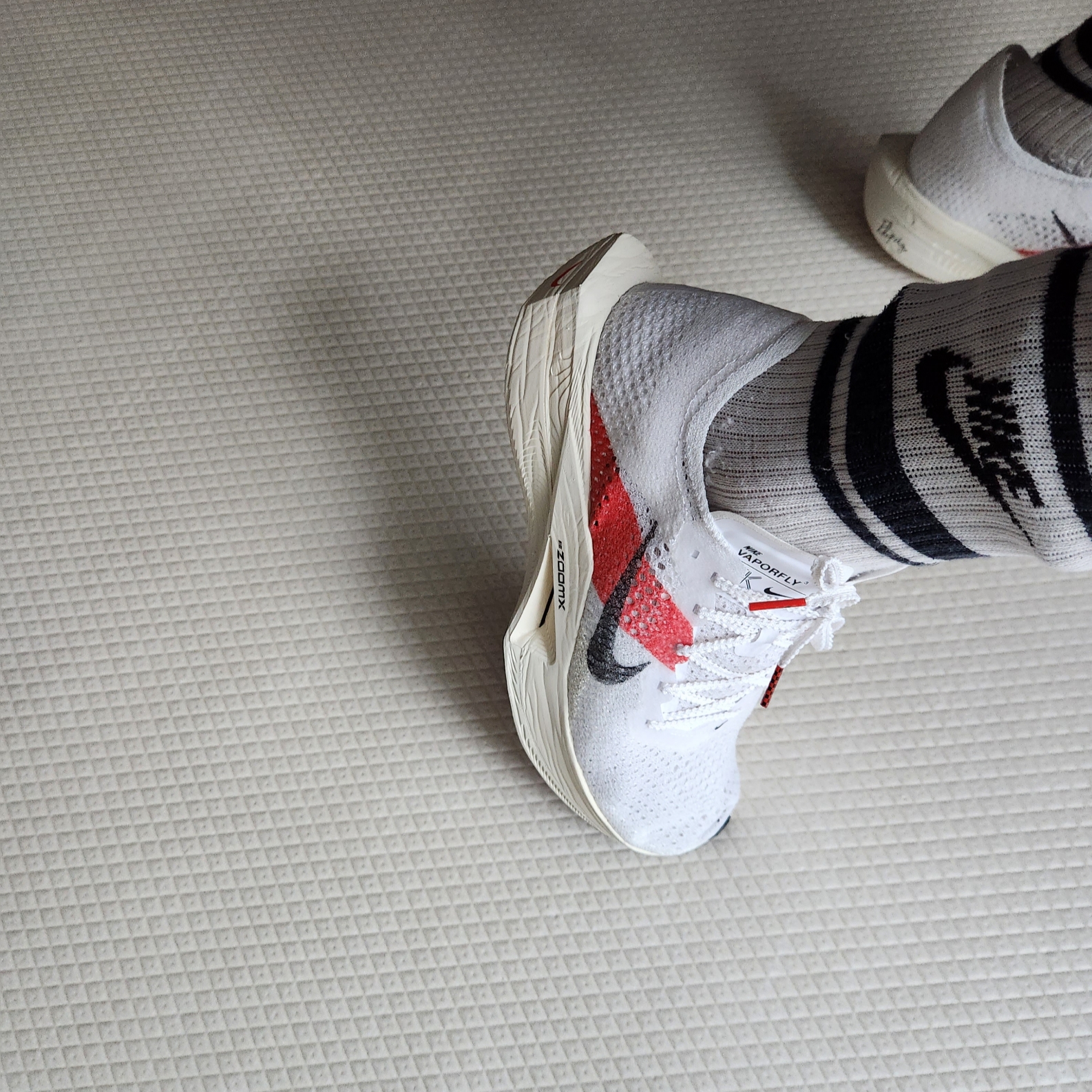 Nike ZoomX Vaporfly Next% 3 Eliud Kipchoge 착용 스타일 - 4