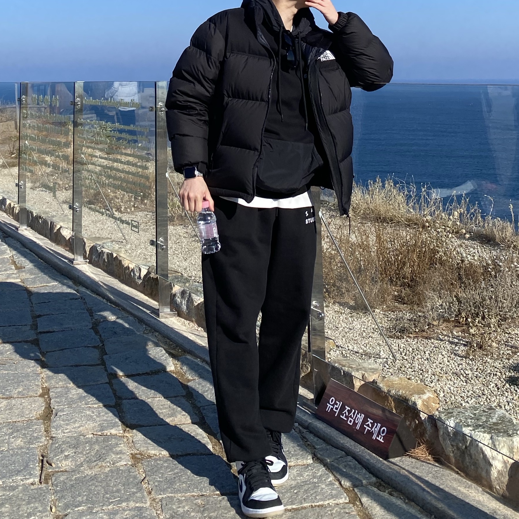 Jordan 1 Mid SE Diamond, IAB Studio Woven Hoodie Black 착용 스타일