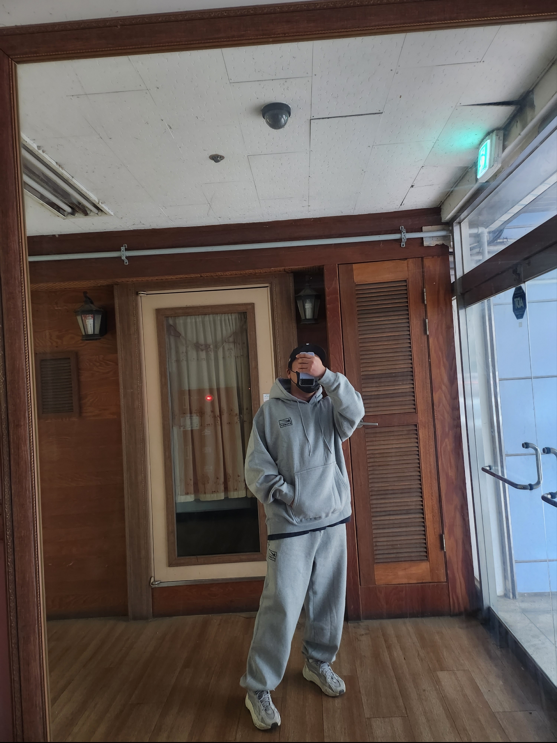 Nike x Stussy NRG RA Pullover Hoodie Dark Grey Heather (DJ9488-063), Nike x Stussy NRG Fleece Pants Dark Grey Heather (DO9340-063) 착용 스타일
