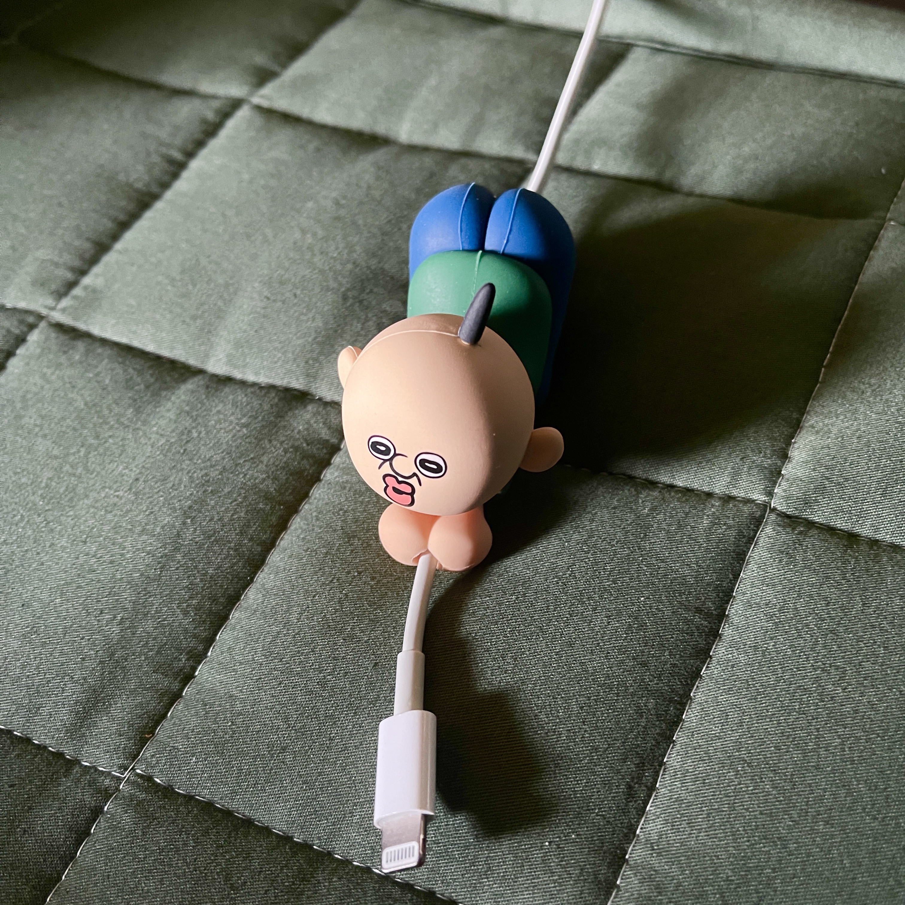 Bbangbbang Hanging Cable Protector 착용 스타일