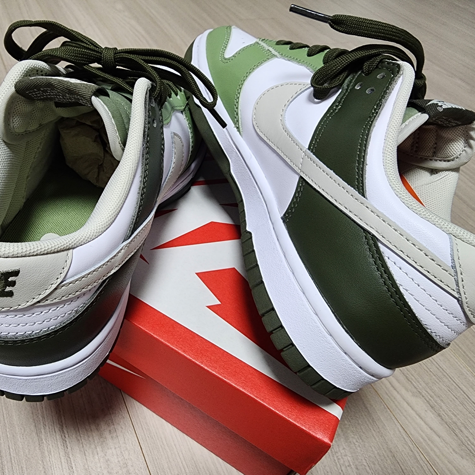 Nike Dunk Low Oil Green 착용 스타일 - 1