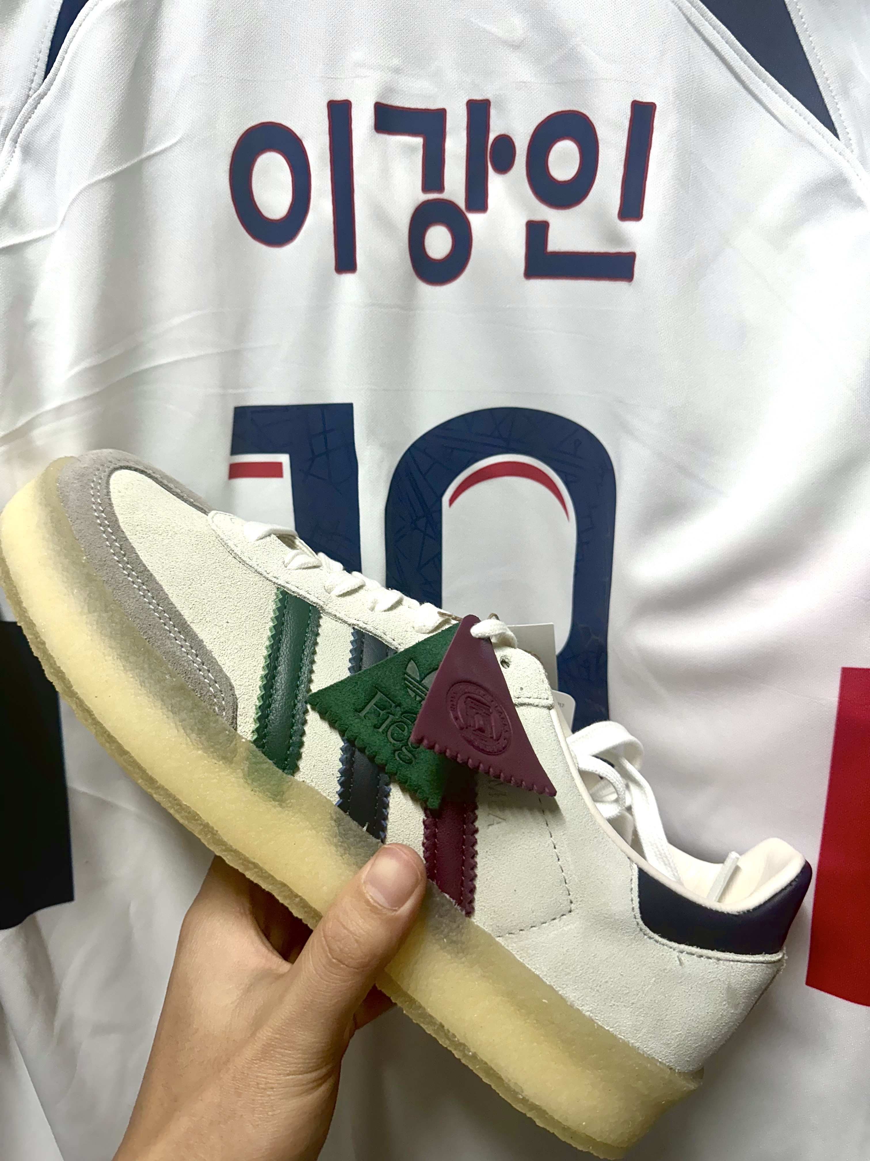 Adidas x Clarks x Ronnie Fieg 8th Street Samba Chalk White Collegiate Green 착용 스타일