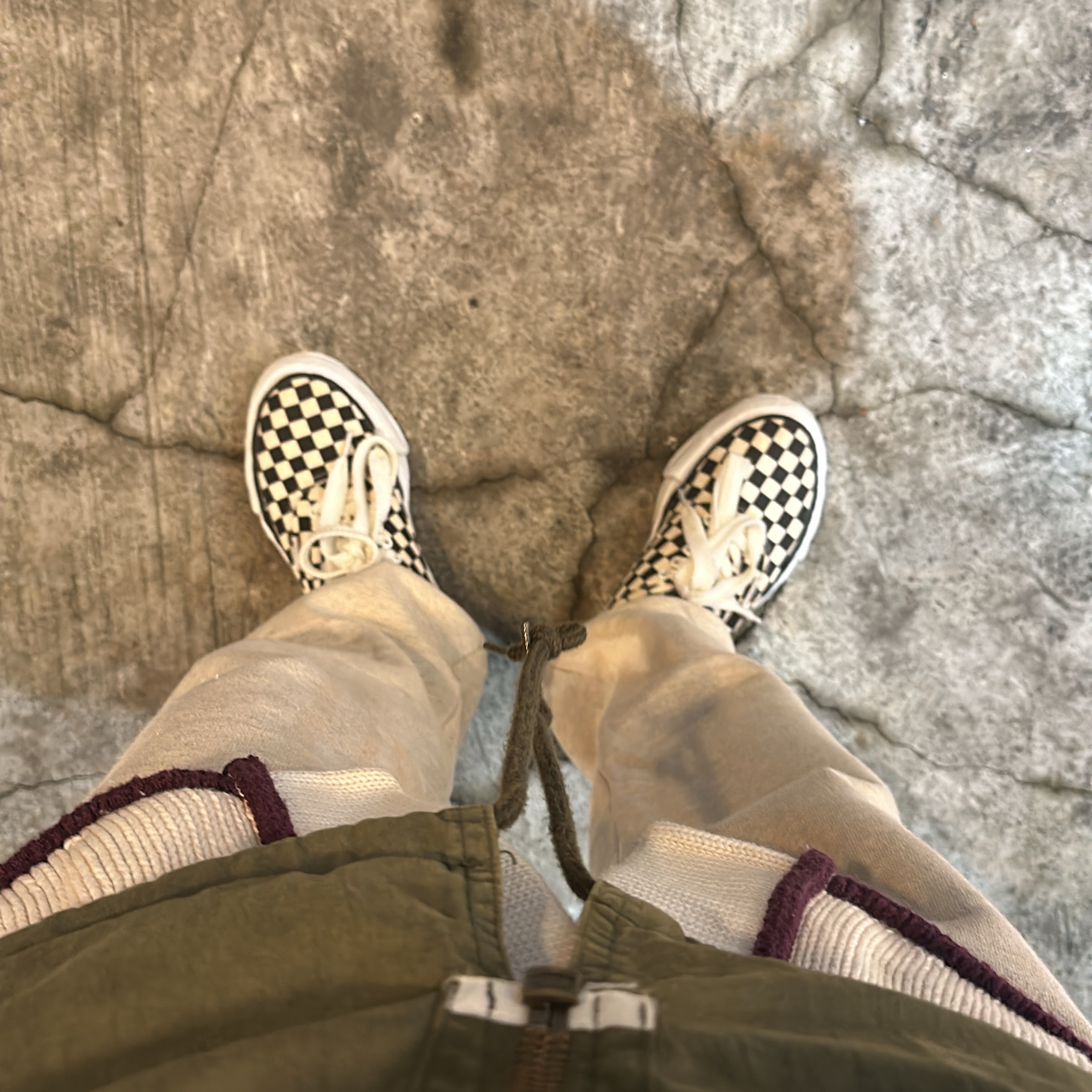Kapital Gauze Bandana Beach Snuffkin Bag Khaki, Maison Mihara Yasuhiro Baker OG Sole Canvas Low Cut Sneakers Black White 착용 스타일 - 2