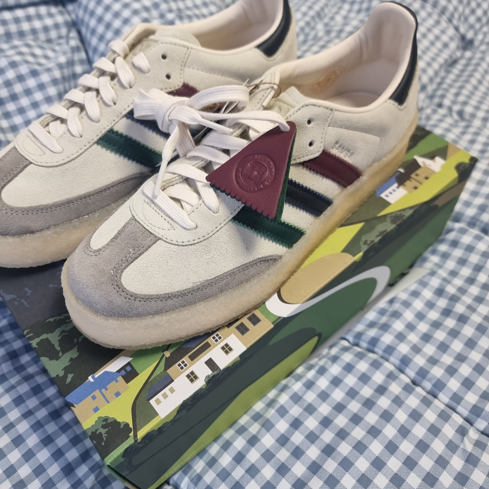 Adidas x Clarks x Ronnie Fieg 8th Street Samba Chalk White Collegiate Green 착용 스타일 - 3