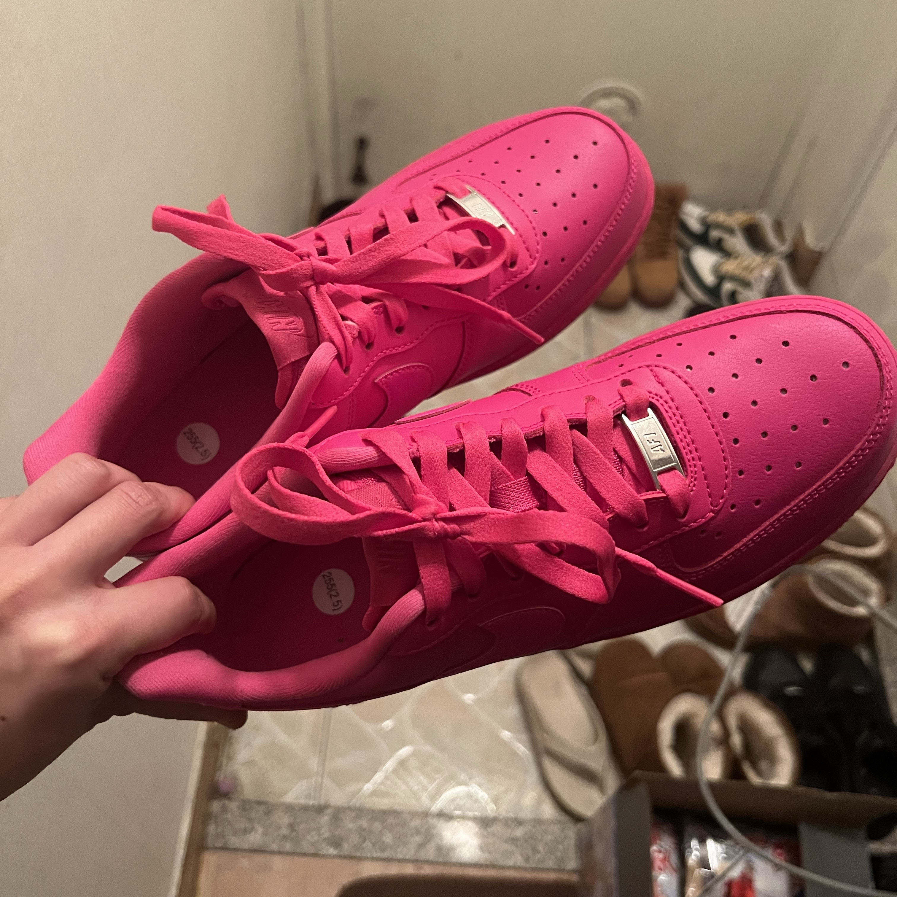 (W) Nike Air Force 1 '07 Fireberry Fierce Pink 착용 스타일