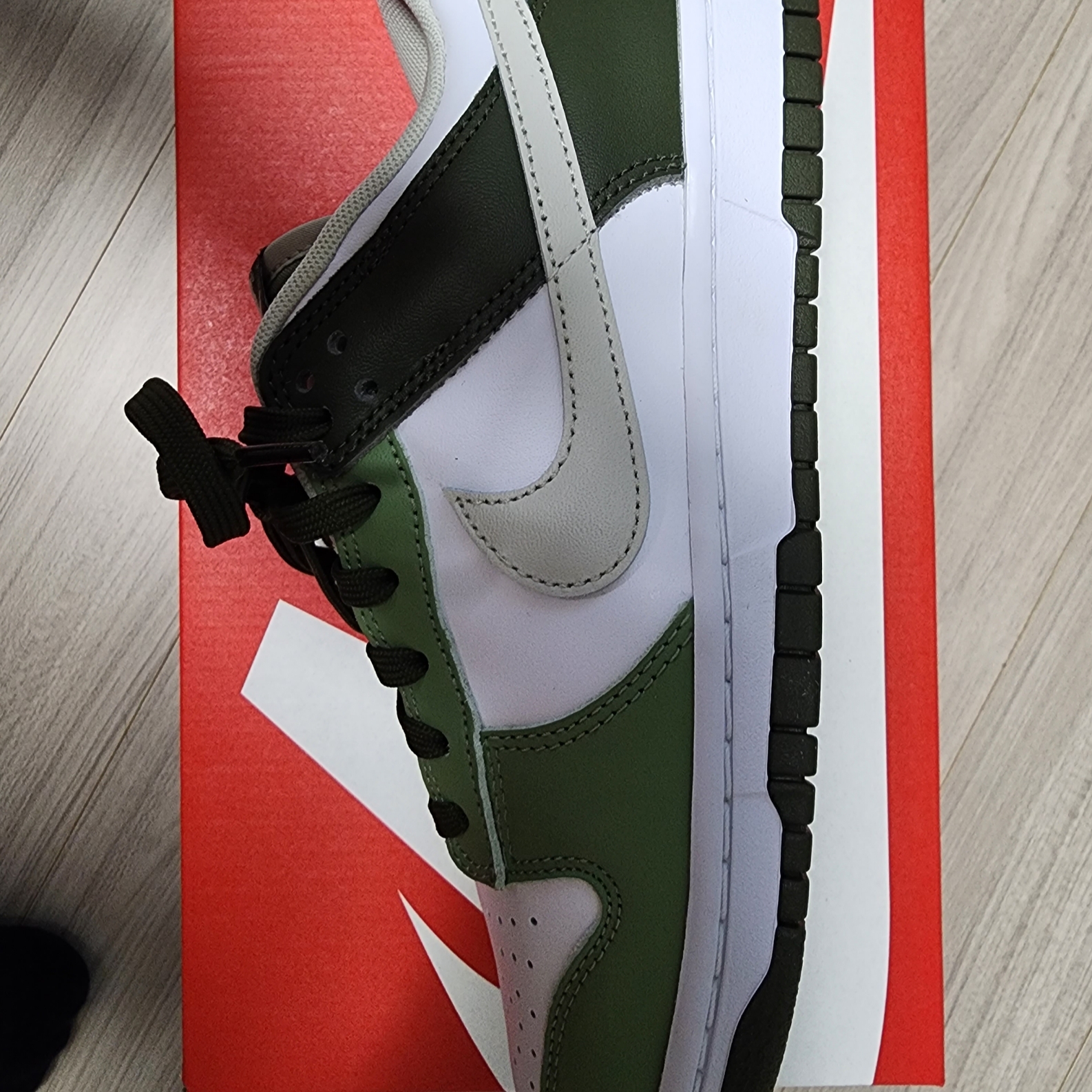 Nike Dunk Low Oil Green 착용 스타일 - 1