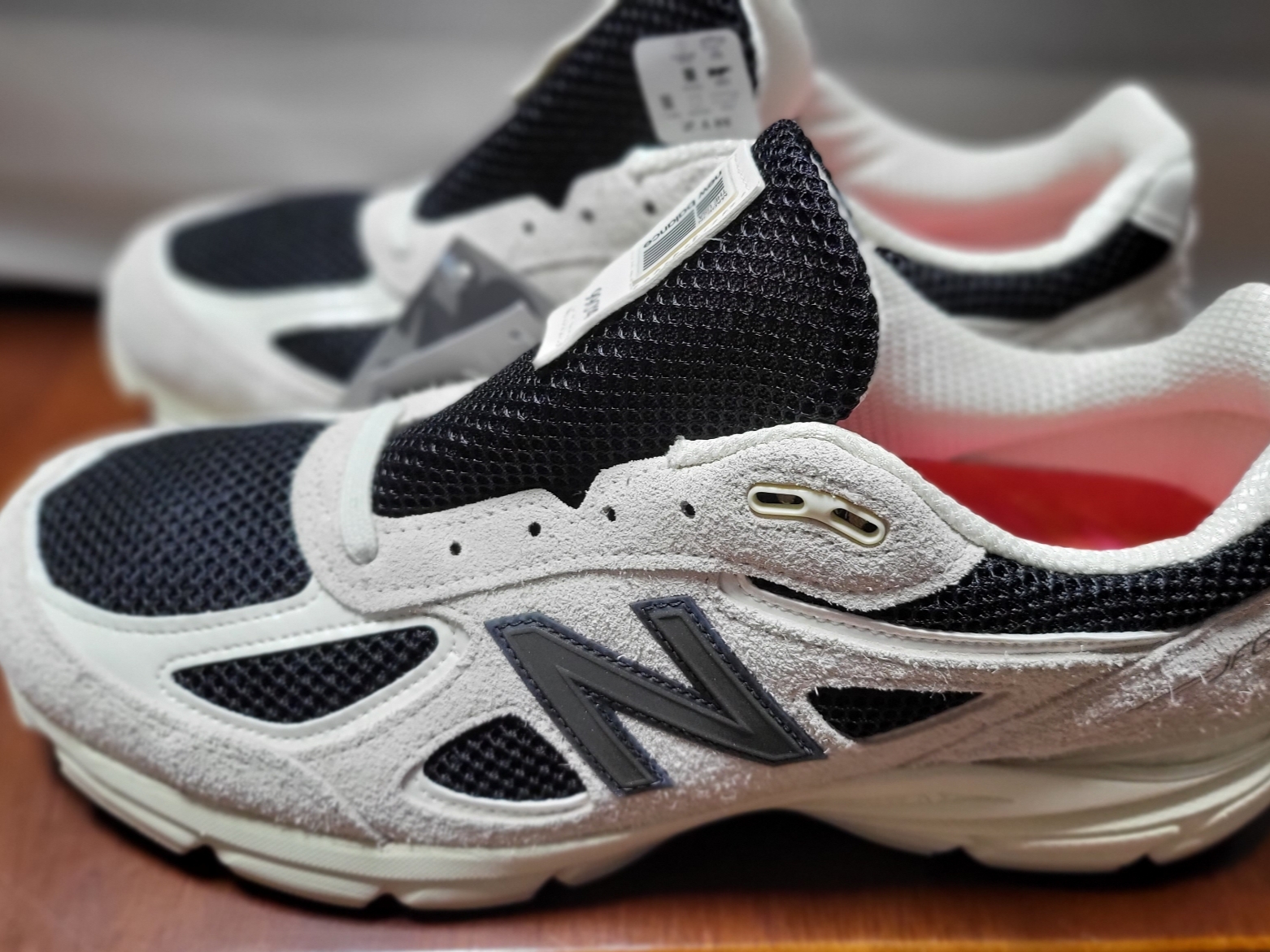 New Balance x Joe Freshgoods 990v4 Made in USA White Black 착용 스타일 - 4