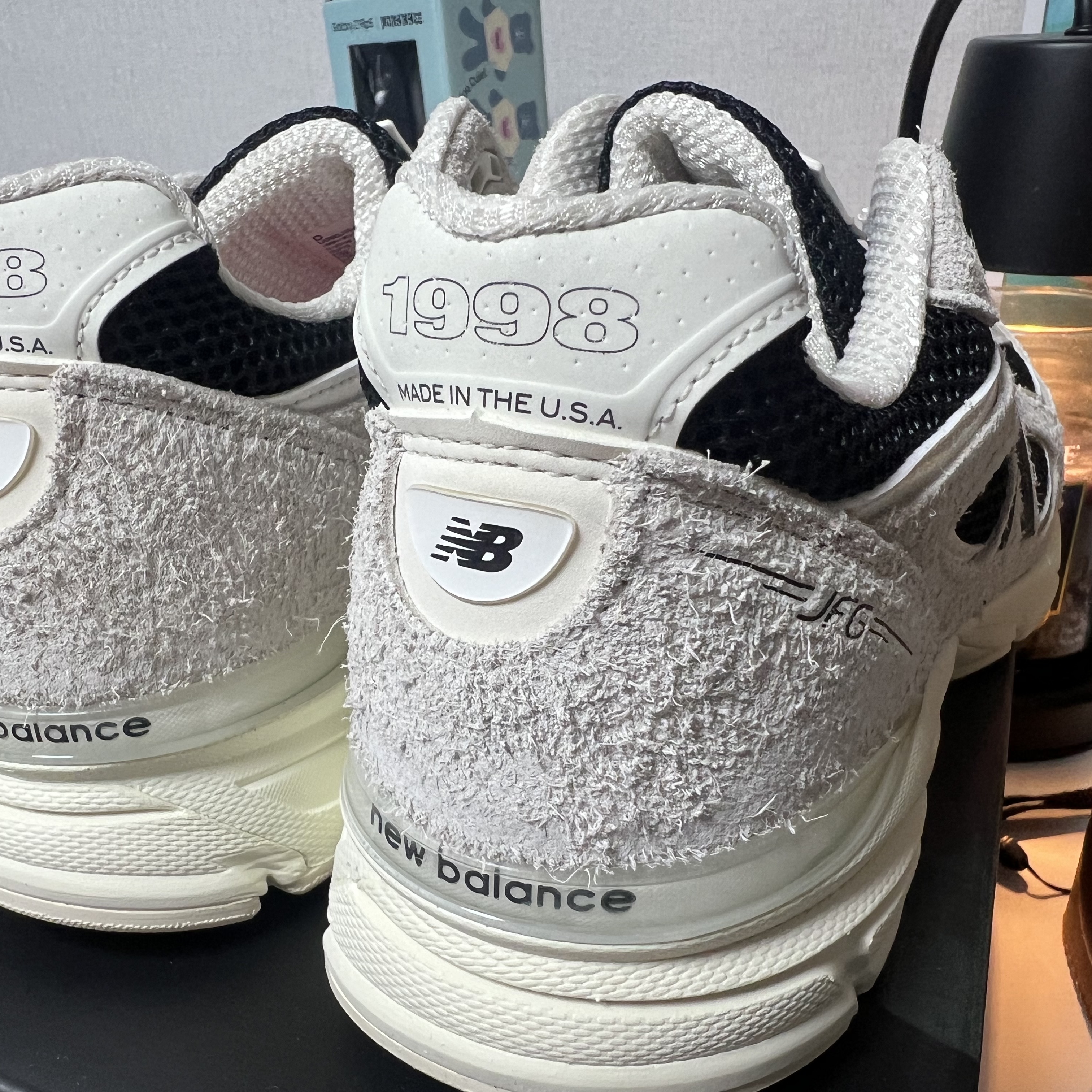 New Balance x Joe Freshgoods 990v4 Made in USA White Black 착용 스타일 - 3