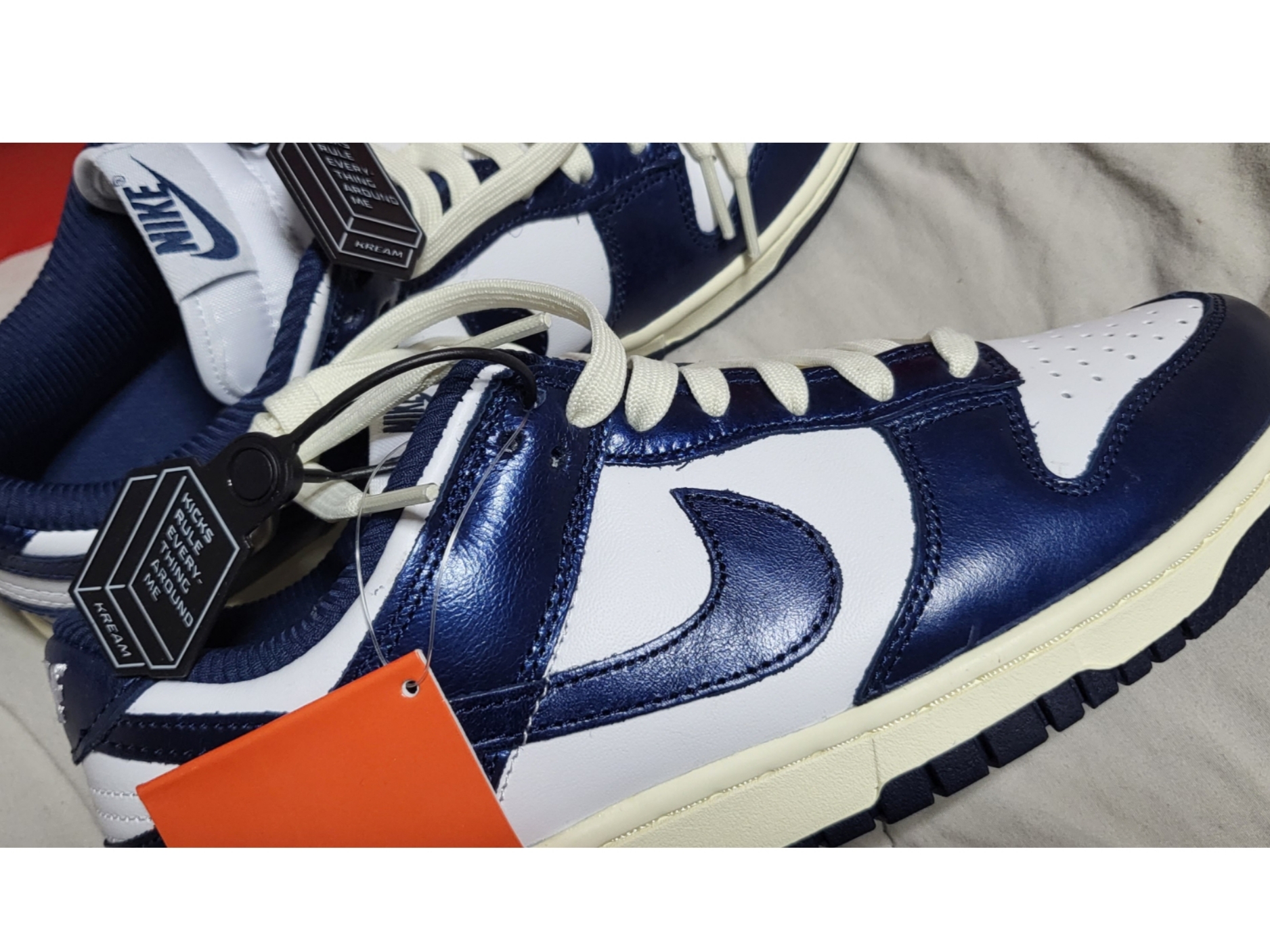 (W) Nike Dunk Low PRM Midnight Navy and White 착용 스타일