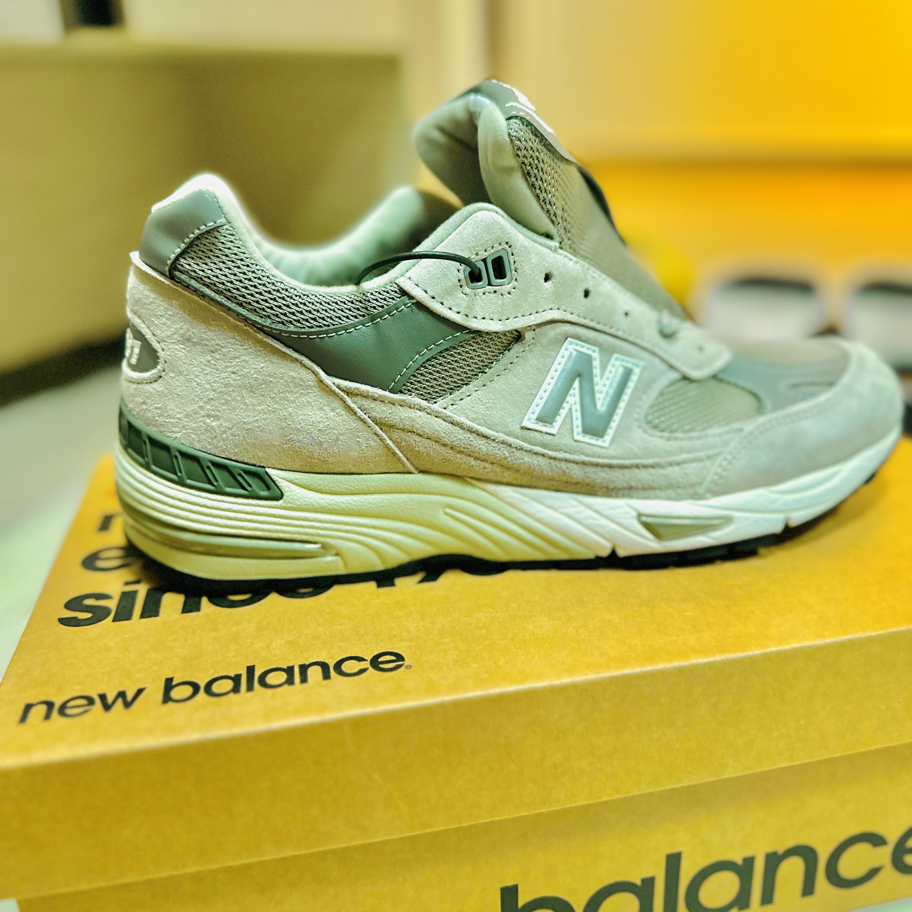 New Balance 991 Made in UK Grey 착용 스타일 - 1