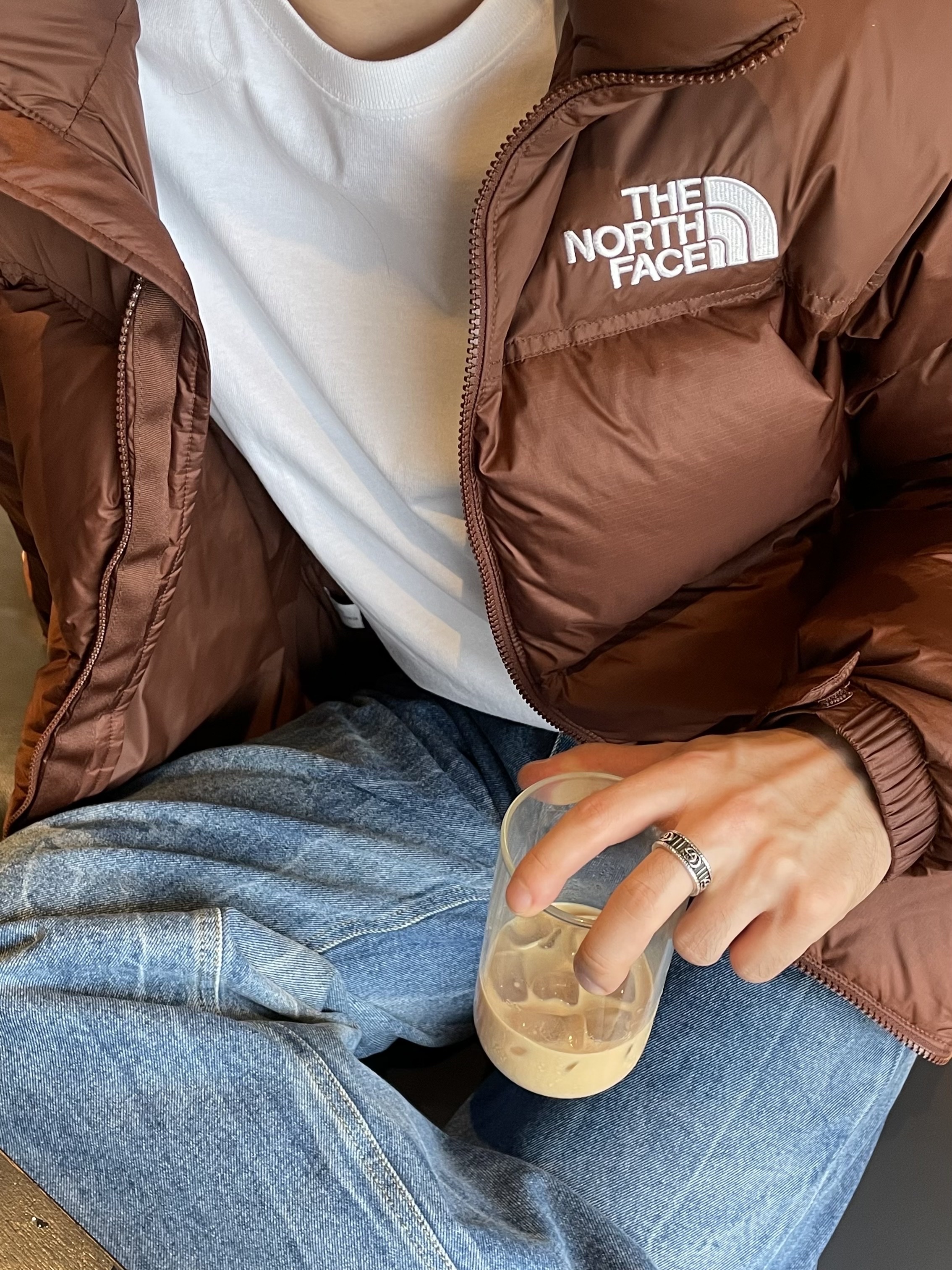 The North Face 1996 Retro Nuptse Jacket Dark Oak 착용 스타일