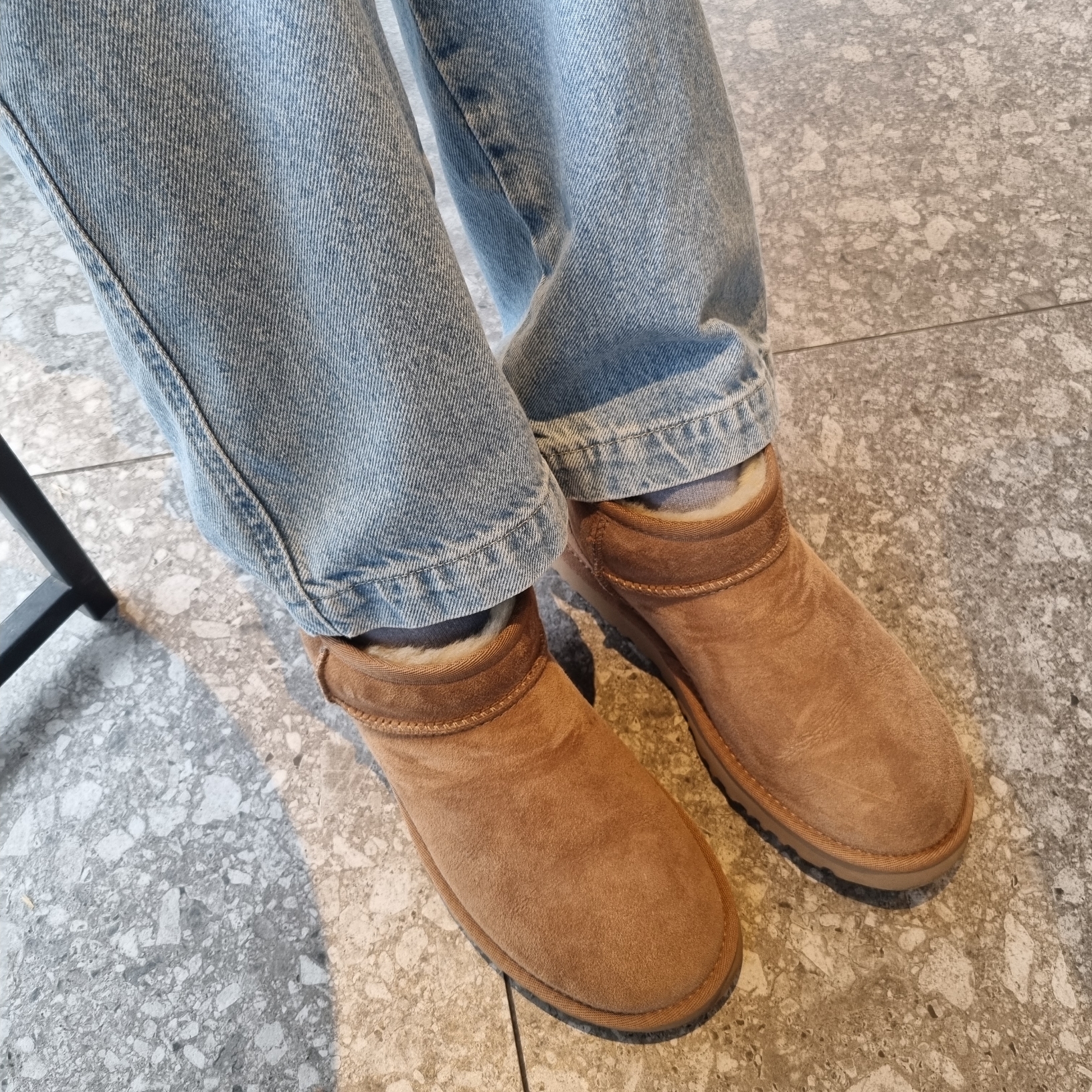 (W) UGG Classic Ultra Mini Boots Chestnut, Stussy Denim Double Knee Pants Stone Wash 착용 스타일 - 2