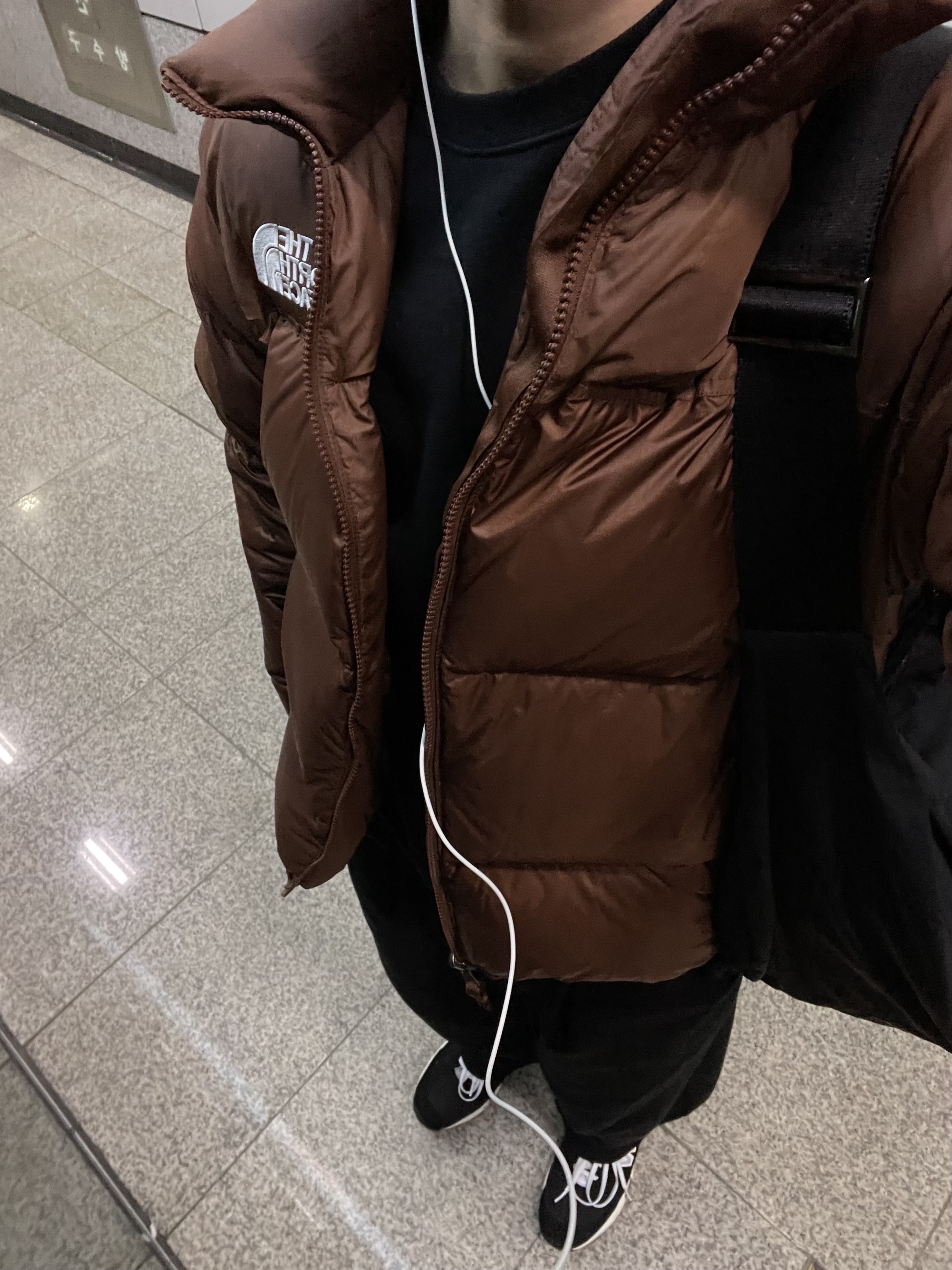 New Balance 991 Made in UK Black Silver, The North Face 1996 Retro Nuptse Jacket Dark Oak 착용 스타일