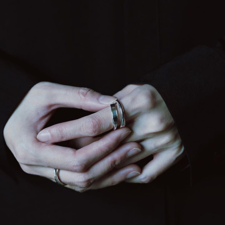 Werkstatt:Munchen Ring Flat Crossed Sterling Silver - 24SS 착용 스타일 - 1