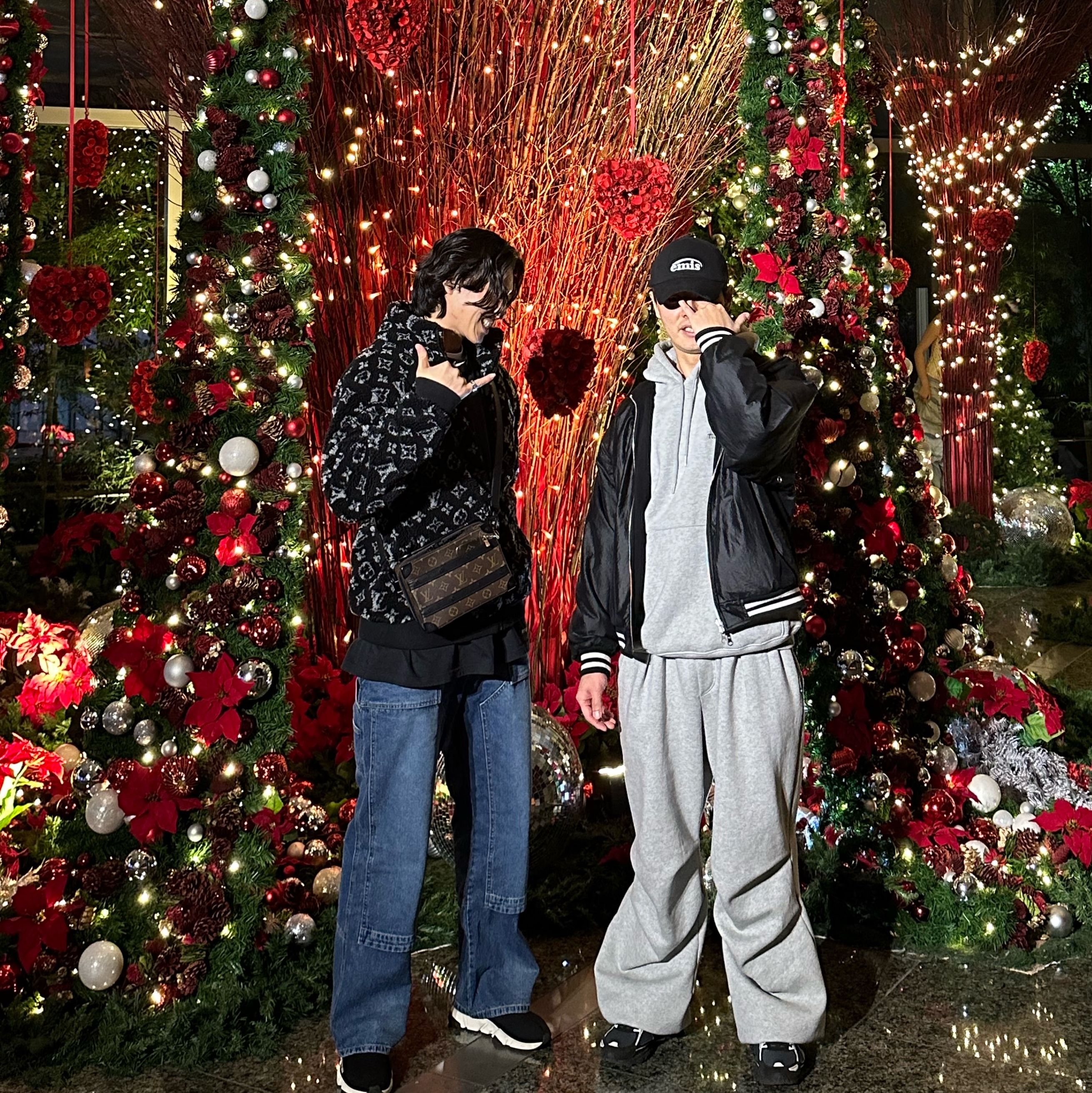 Juun.J Carpenter Denim Blue - 23SS, Louis Vuitton Fleece Sweatshirt with Monogram Pattern Dark Blue 착용 스타일