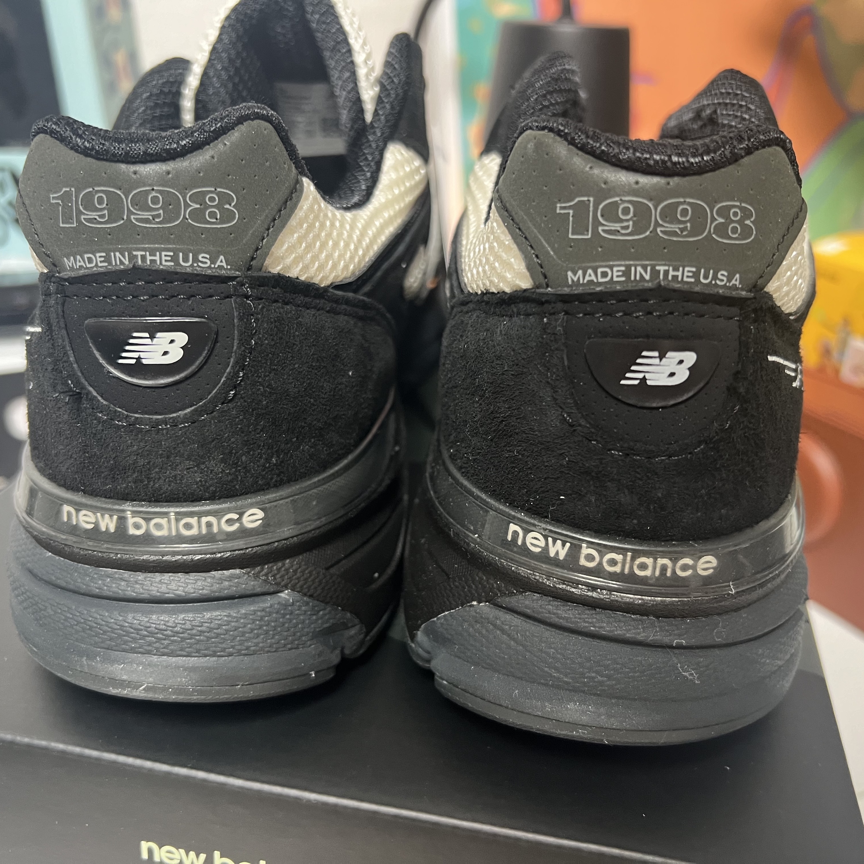 New Balance x Joe Freshgoods 990v4 Made in USA Black White 착용 스타일 - 3