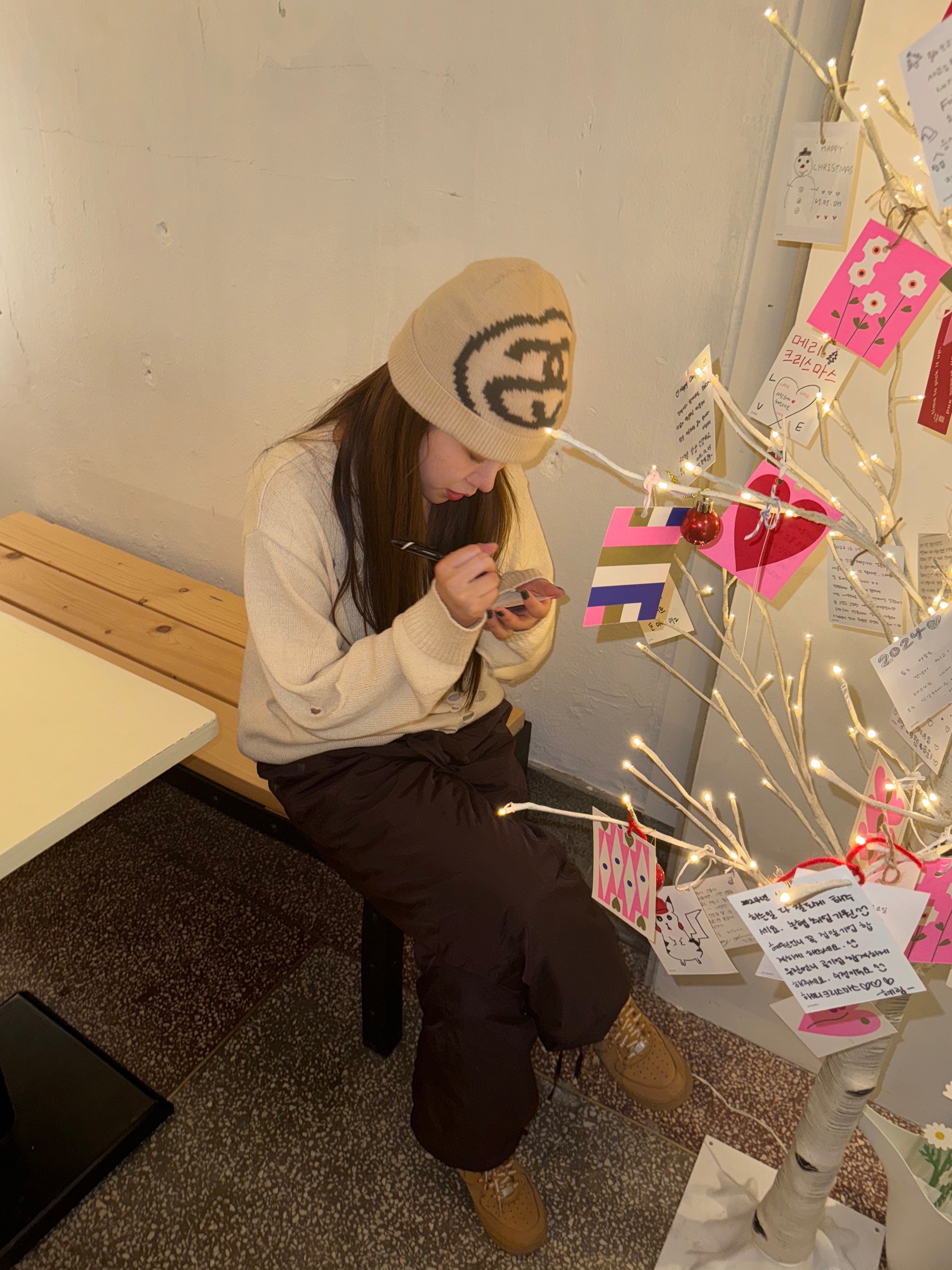 Stussy Big Link Cuff Beanie Natural, Nike x Supreme Air Force 1 Low Flax 착용 스타일