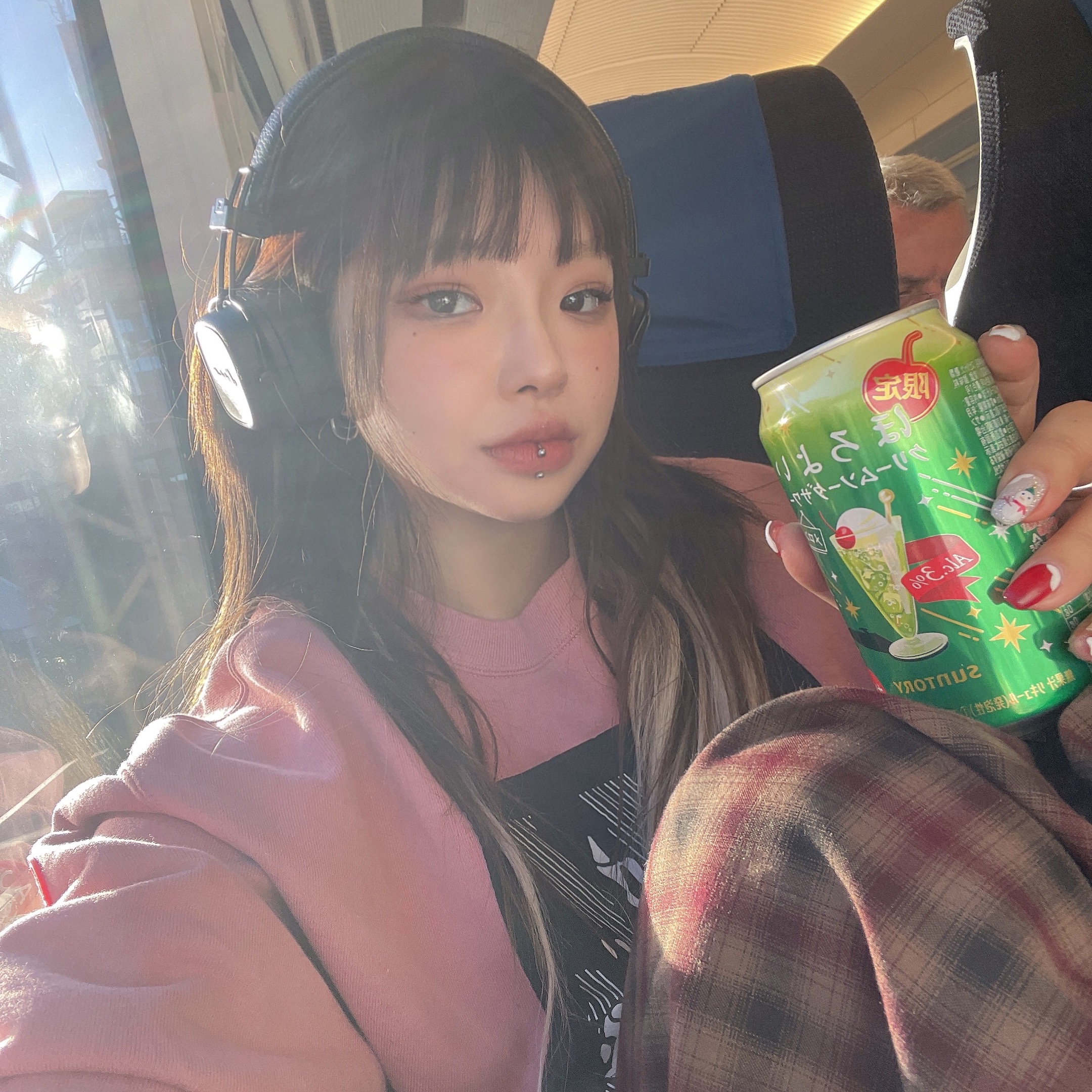 Cav Empt MD Delirium Crew Neck Pink - 23FW, Marshall Major IV Black (Korean Ver.) 착용 스타일