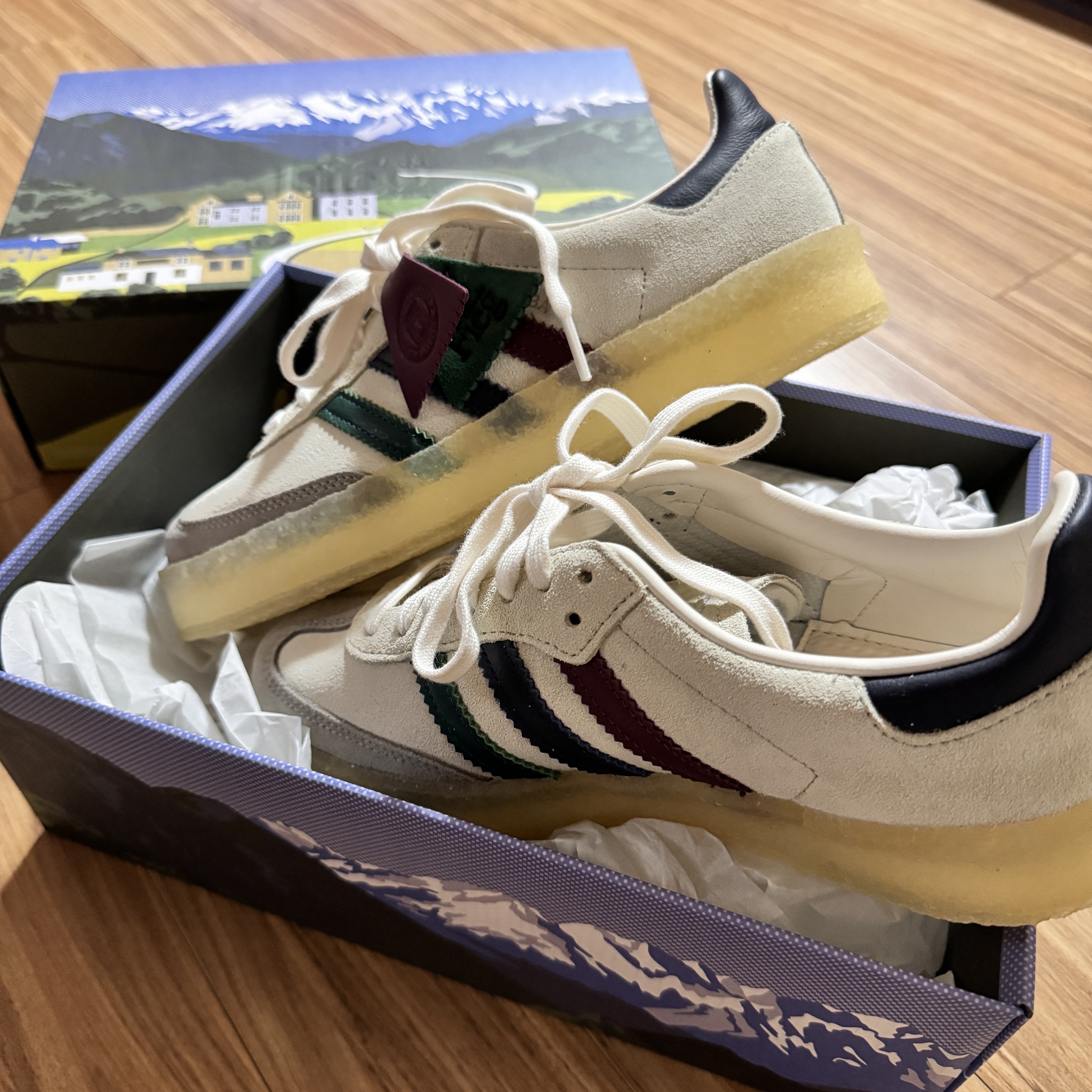 Adidas x Clarks x Ronnie Fieg 8th Street Samba Chalk White Collegiate Green 착용 스타일