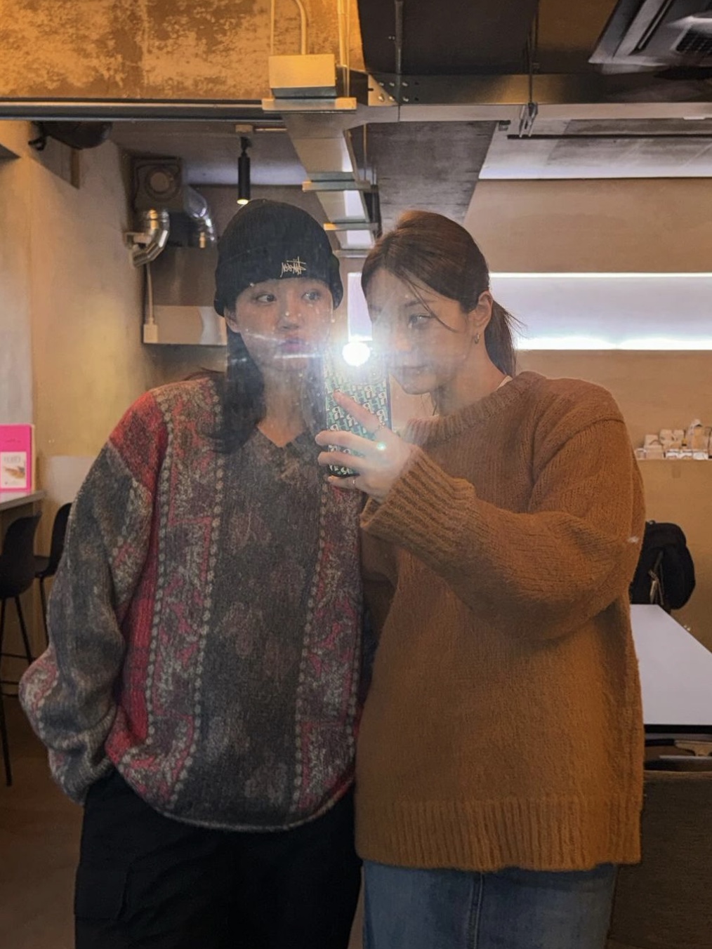 Stussy Mixed Print Alpaca Sweater Multi, Stussy Basic Cuff Beanie Black 착용 스타일 - 2