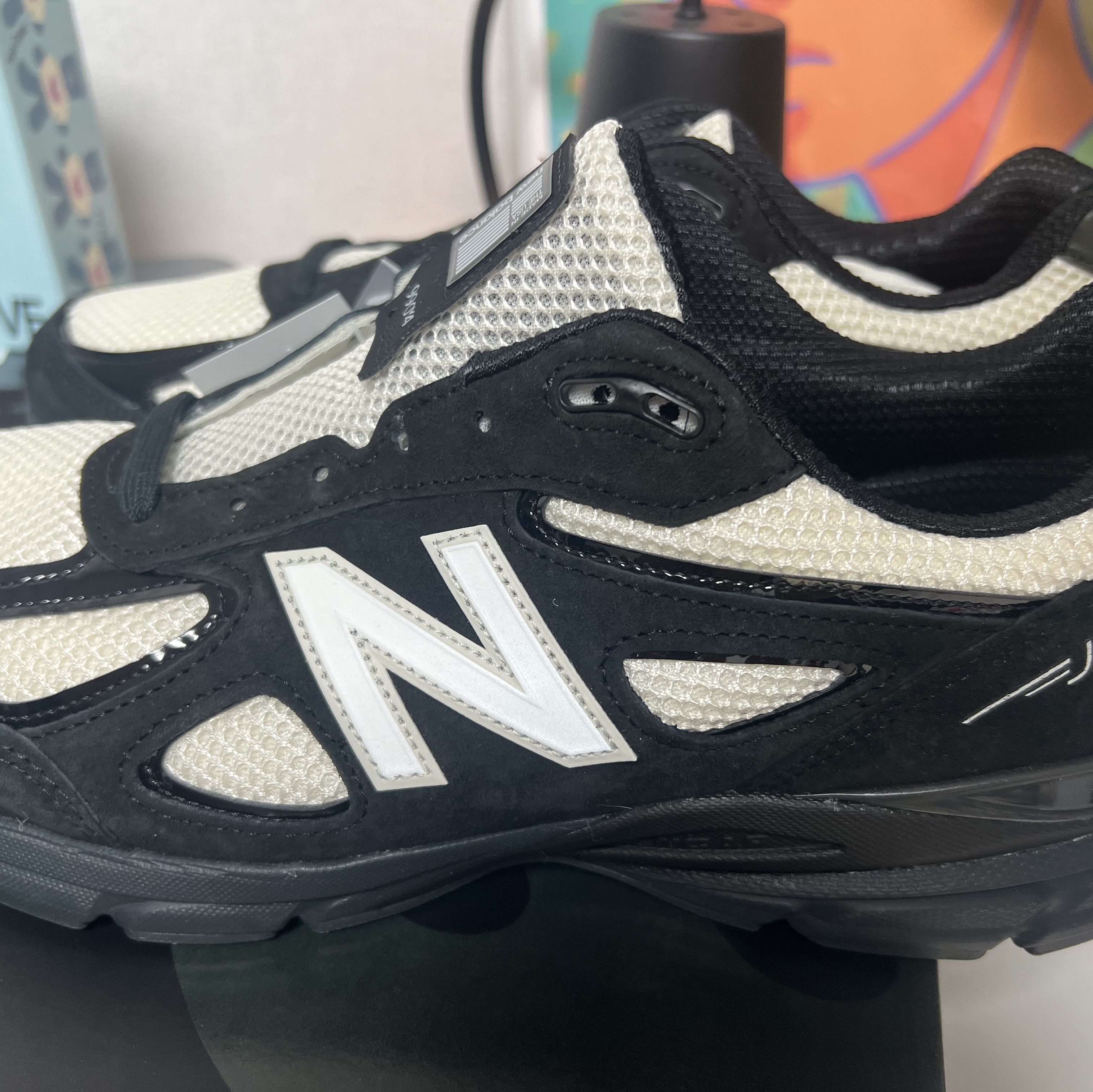 New Balance x Joe Freshgoods 990v4 Made in USA Black White 착용 스타일 - 2