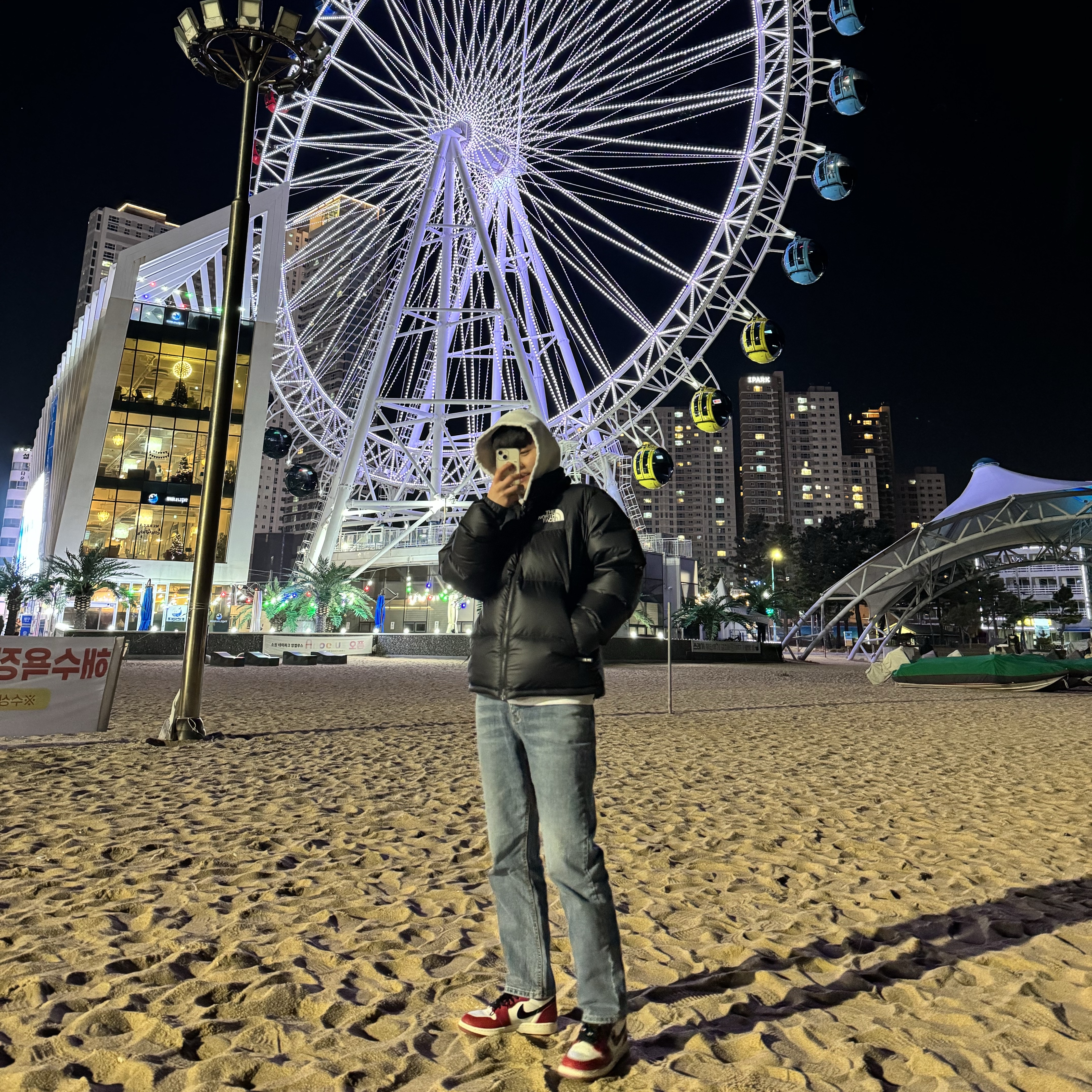 The North Face 1996 Eco Nuptse Jacket Black, Jordan 1 Retro High OG Chicago 2022 착용 스타일